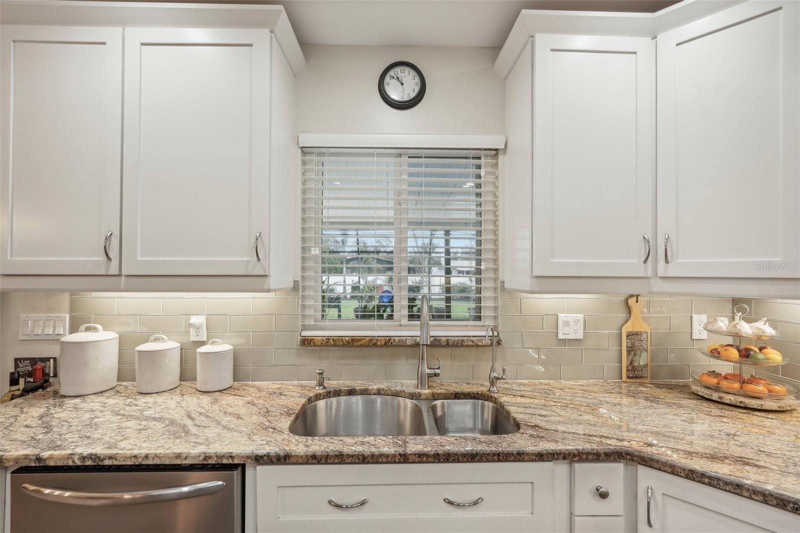 832 PINELAND AVE, VENICE, FL, 34285