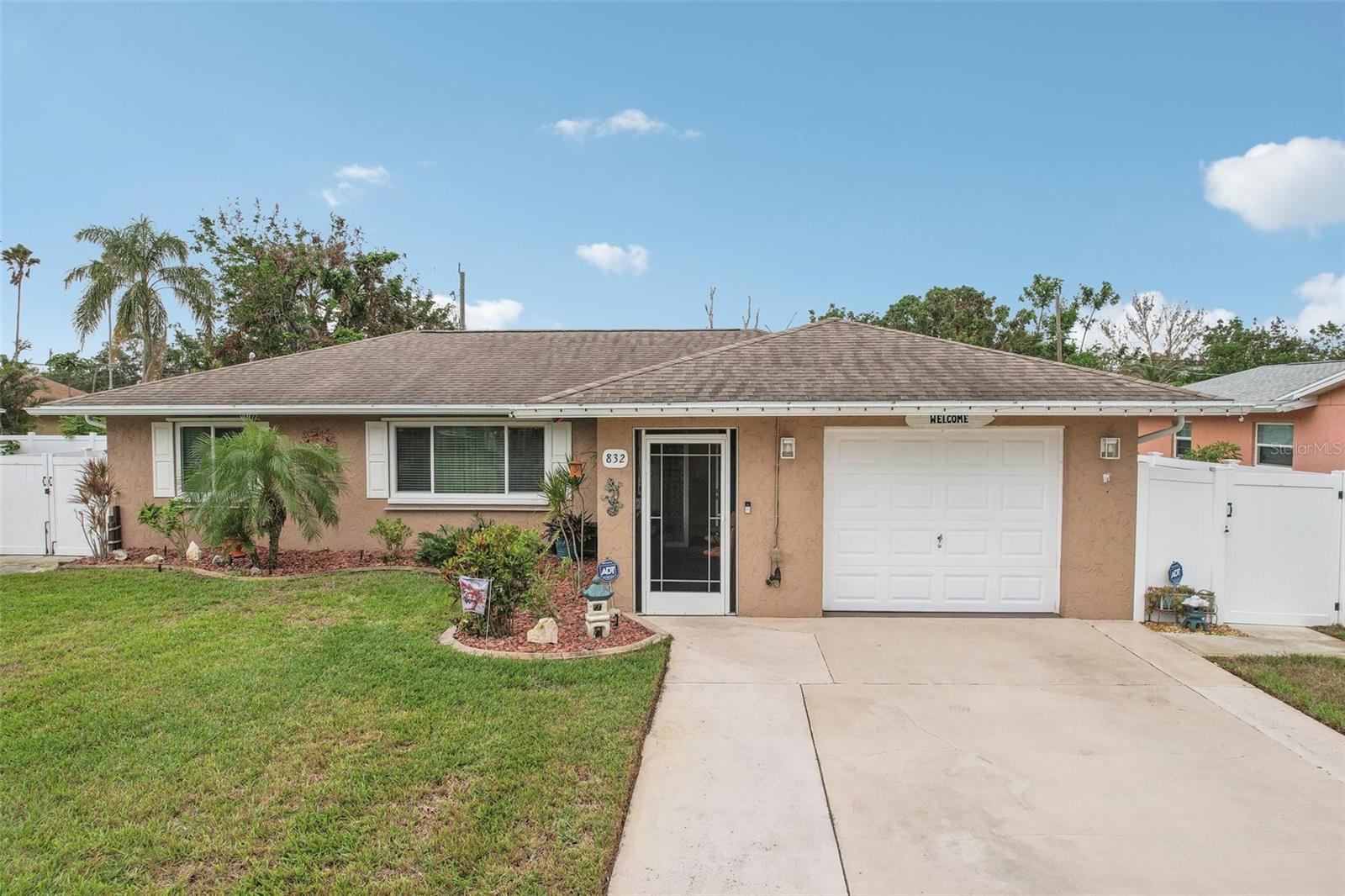 832 PINELAND AVE, VENICE, FL, 34285