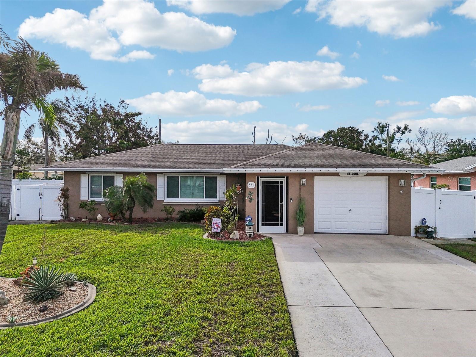 832 PINELAND AVE, VENICE, FL, 34285