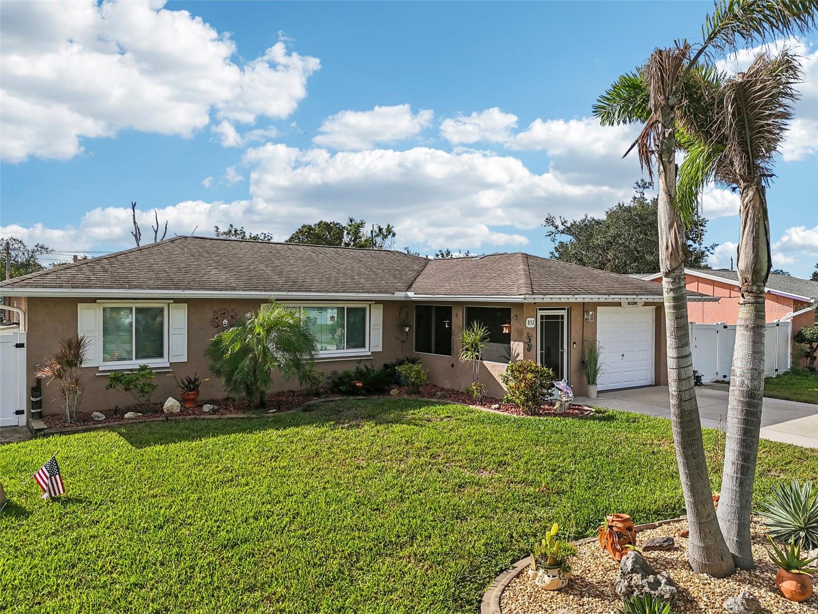832 PINELAND AVE, VENICE, FL, 34285