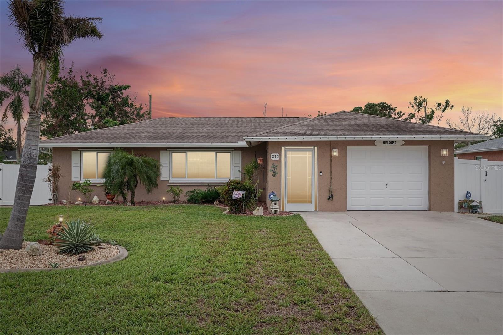 832 PINELAND AVE, VENICE, FL, 34285