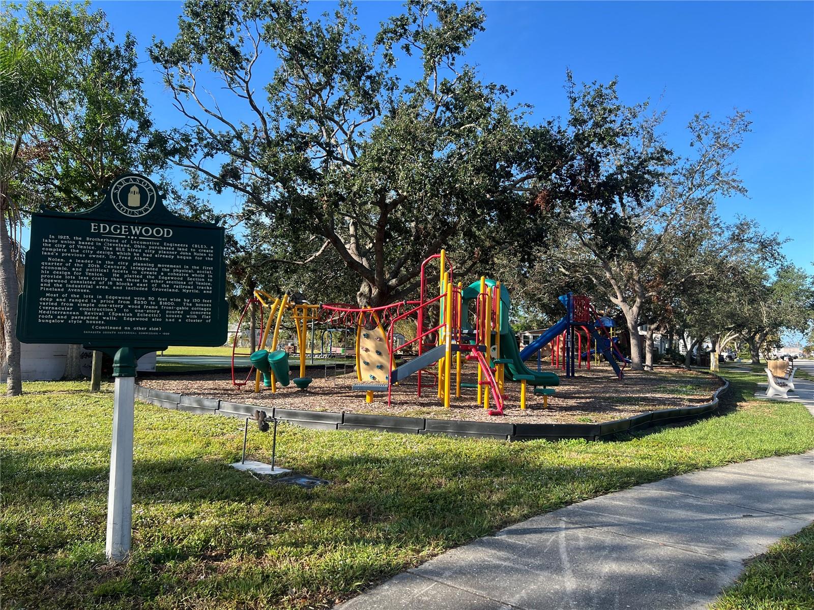 832 PINELAND AVE, VENICE, FL, 34285