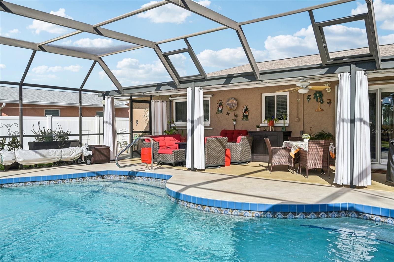 832 PINELAND AVE, VENICE, FL, 34285