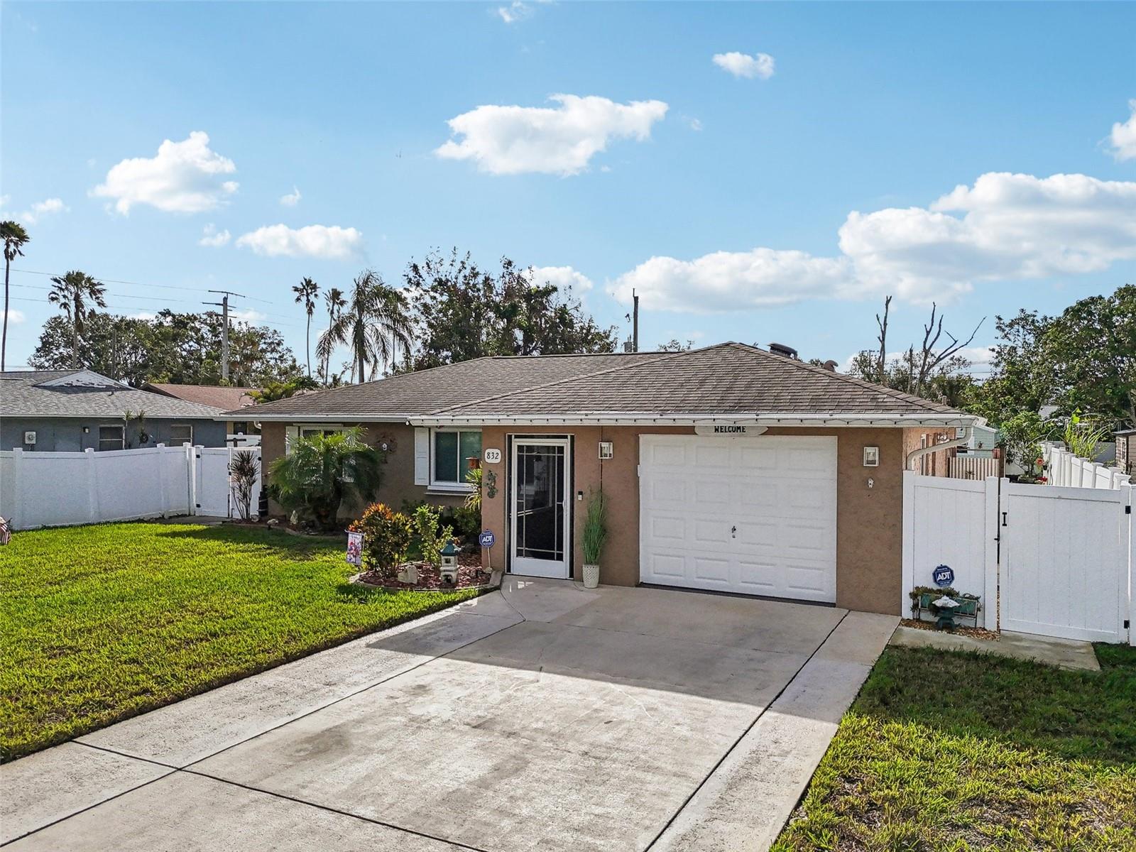 832 PINELAND AVE, VENICE, FL, 34285