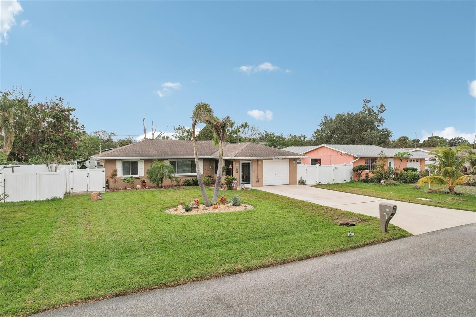 832 PINELAND AVE, VENICE, FL, 34285