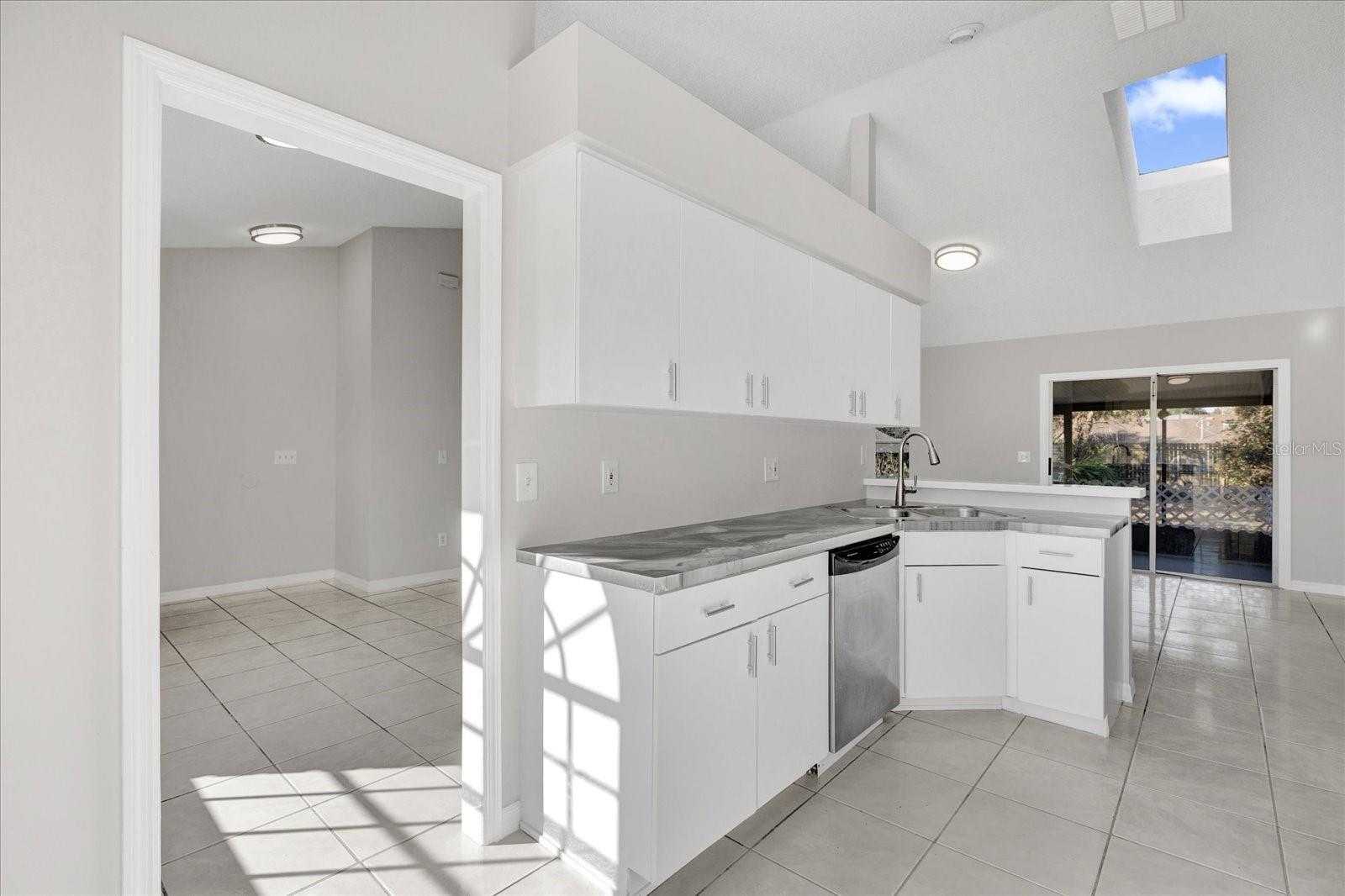 2102 KINGSWOOD AVE, DELTONA, FL, 32725