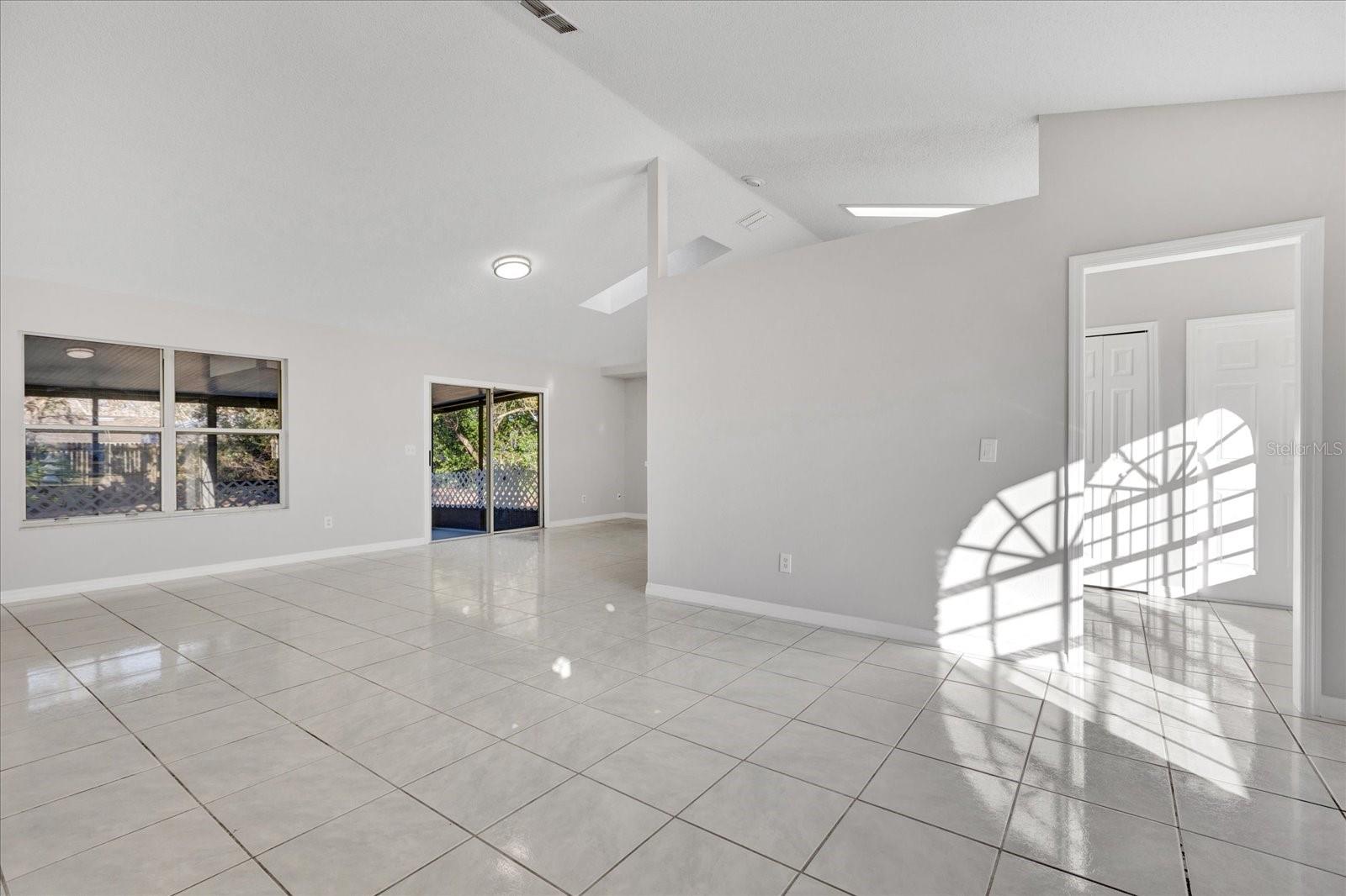 2102 KINGSWOOD AVE, DELTONA, FL, 32725