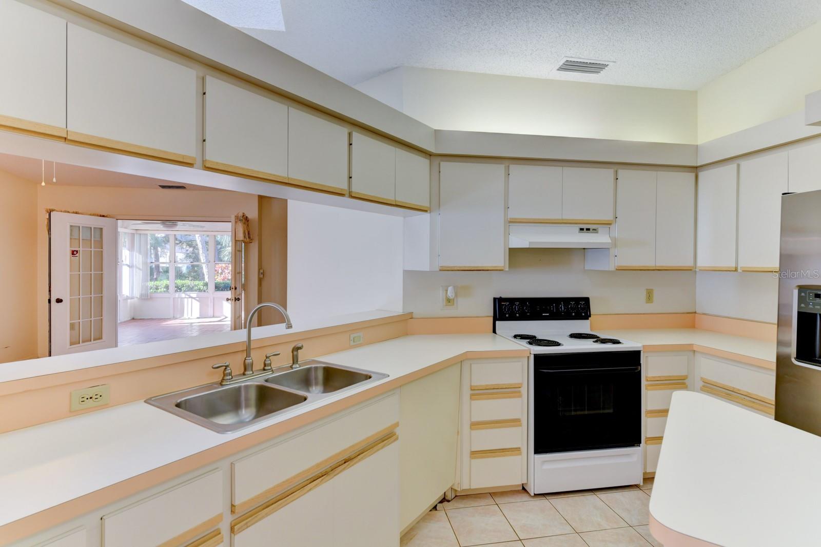 5604 GARDEN LAKES DR, BRADENTON, FL, 34203