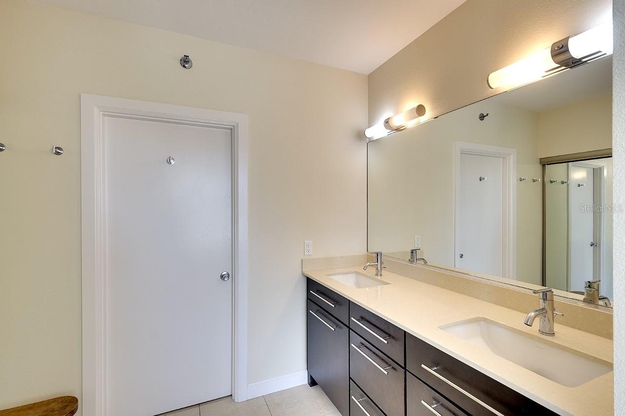 1085 GULF OF MEXICO DR #301, LONGBOAT KEY, FL, 34228