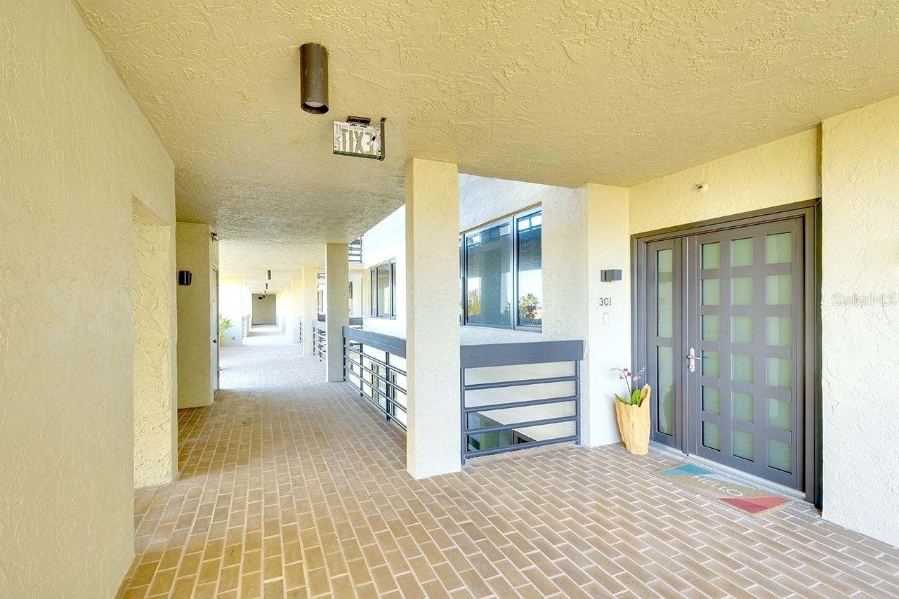 1085 GULF OF MEXICO DR #301, LONGBOAT KEY, FL, 34228