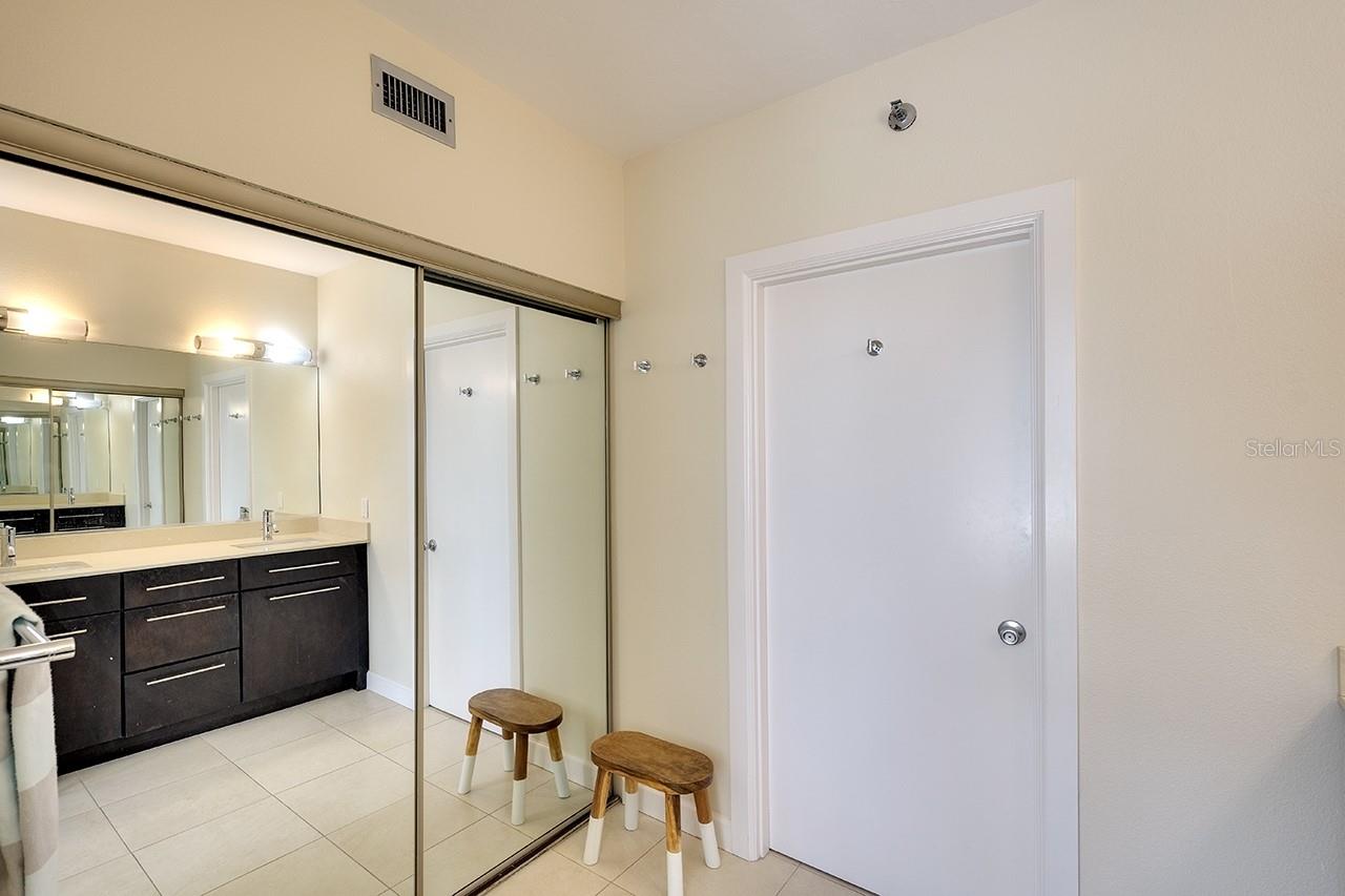 1085 GULF OF MEXICO DR #301, LONGBOAT KEY, FL, 34228