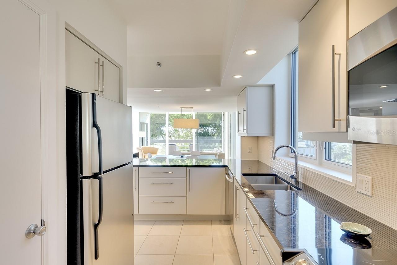 1085 GULF OF MEXICO DR #301, LONGBOAT KEY, FL, 34228