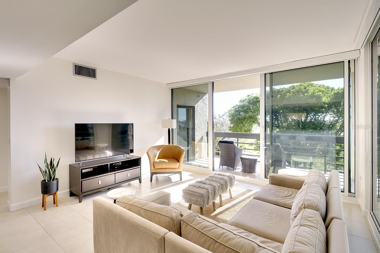 1085 GULF OF MEXICO DR #301, LONGBOAT KEY, FL, 34228