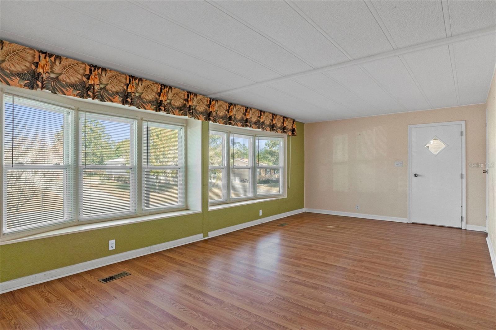 9046 CENTRAL AVE, BROOKSVILLE, FL, 34613