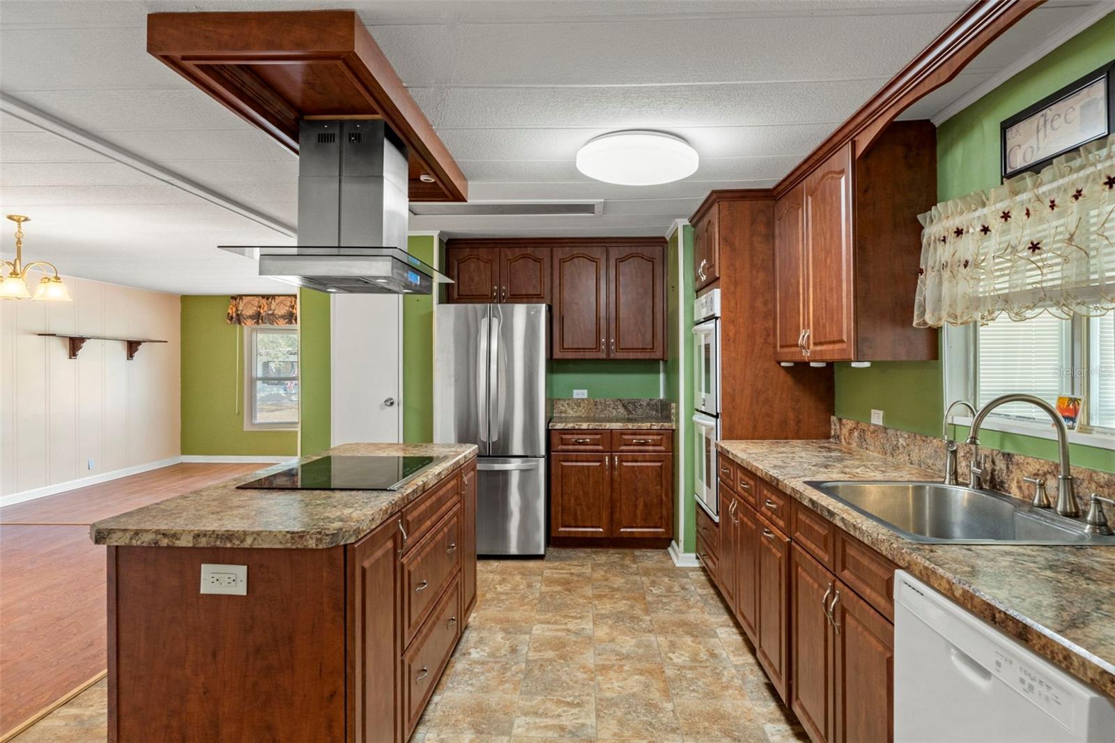 9046 CENTRAL AVE, BROOKSVILLE, FL, 34613