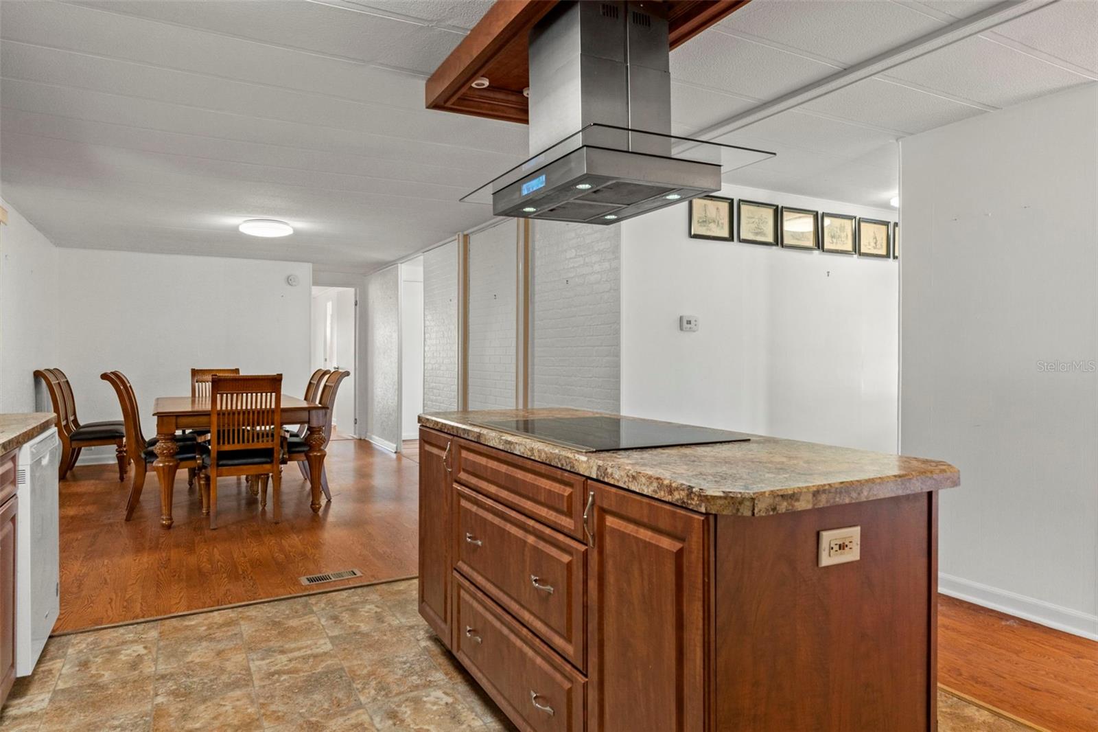 9046 CENTRAL AVE, BROOKSVILLE, FL, 34613