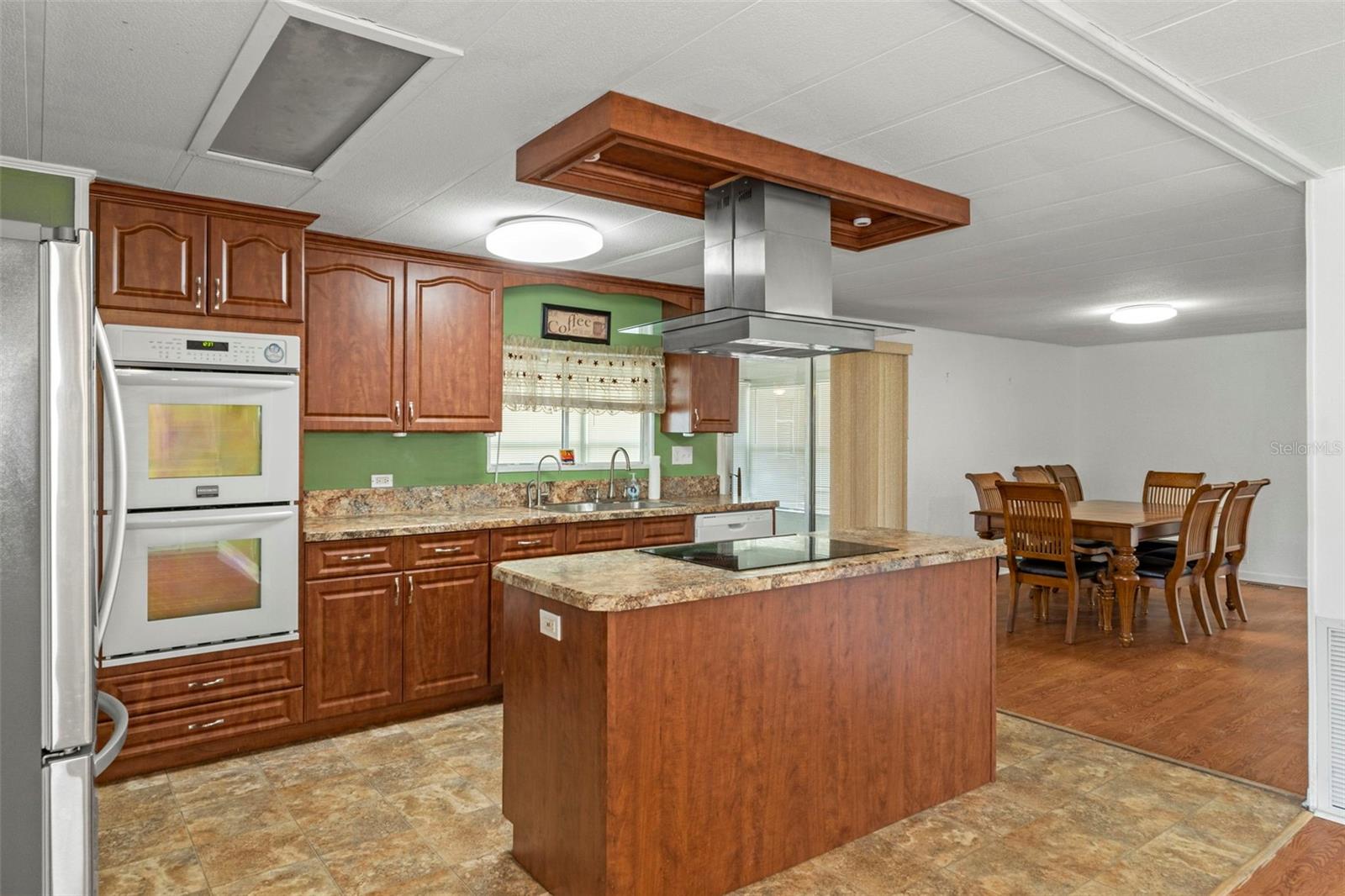 9046 CENTRAL AVE, BROOKSVILLE, FL, 34613