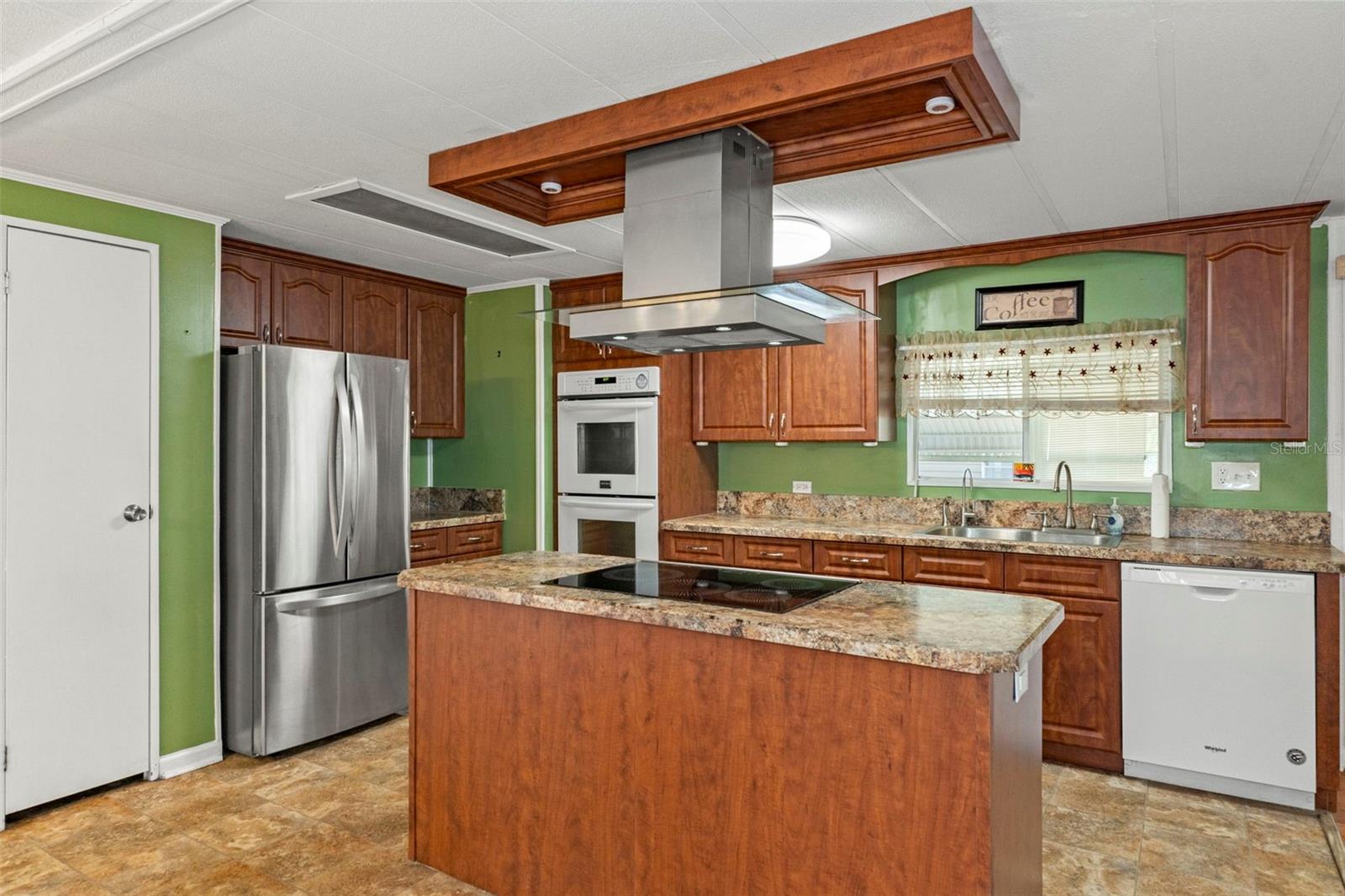 9046 CENTRAL AVE, BROOKSVILLE, FL, 34613