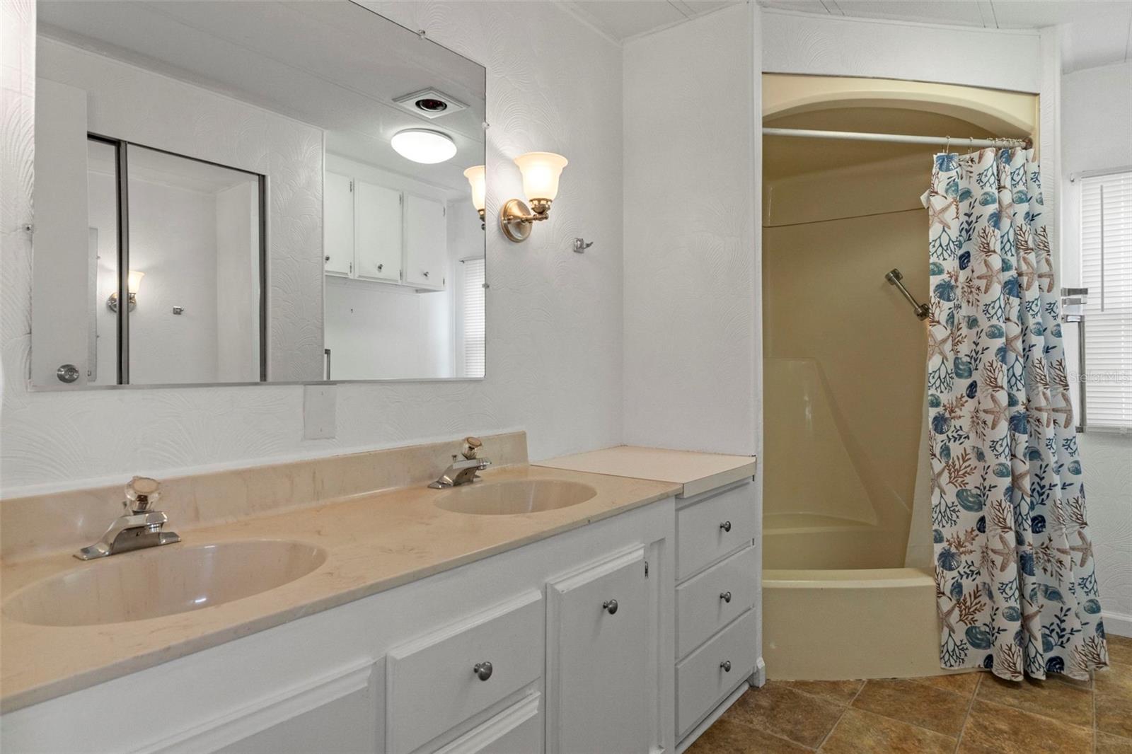 9046 CENTRAL AVE, BROOKSVILLE, FL, 34613