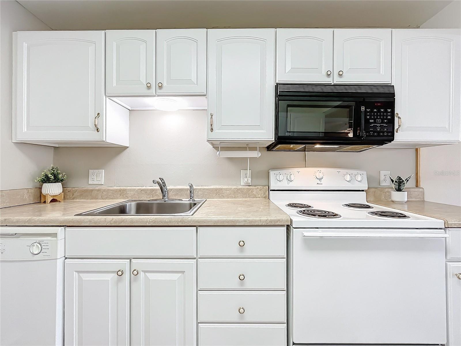 4920 LOCUST ST NE #106, ST PETERSBURG, FL, 33703