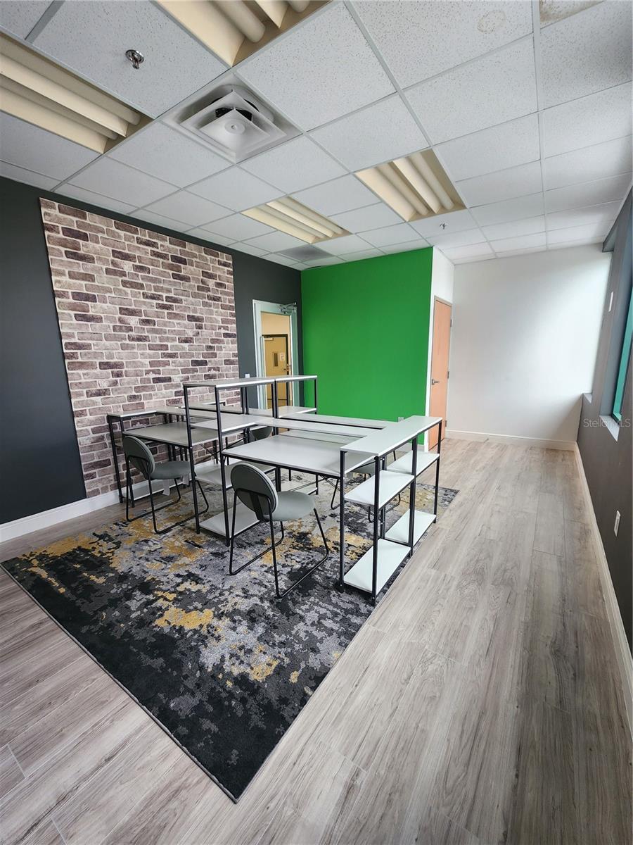 7075 KINGSPOINTE PKWY #9, ORLANDO, FL, 32819