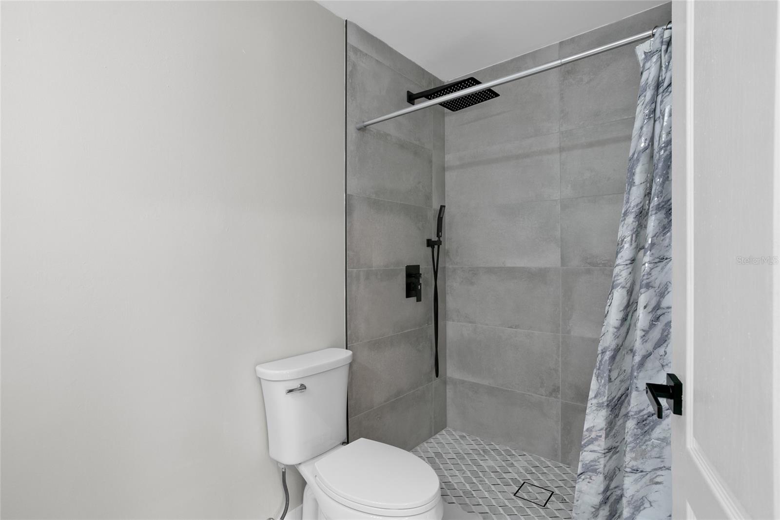 8438 BAY OAK CT, ORLANDO, FL, 32810