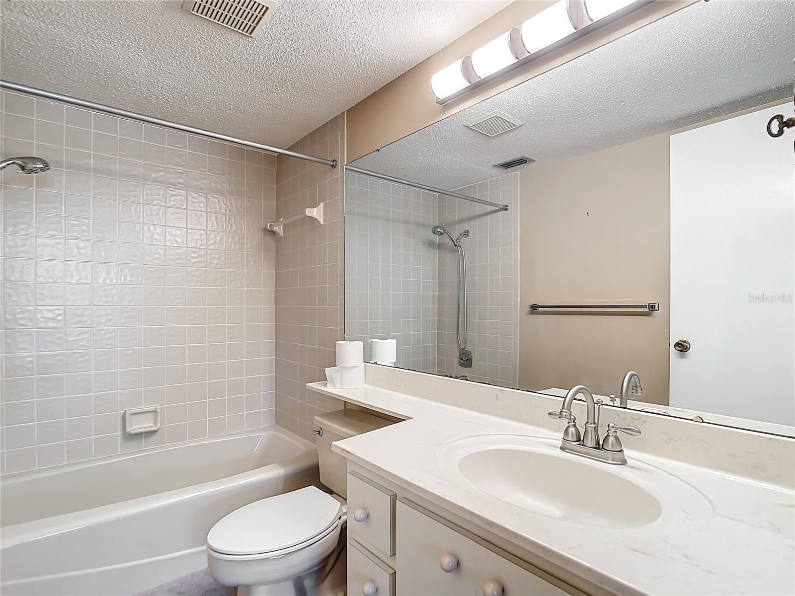 758 VILLAGE CIR #106, VENICE, FL, 34292