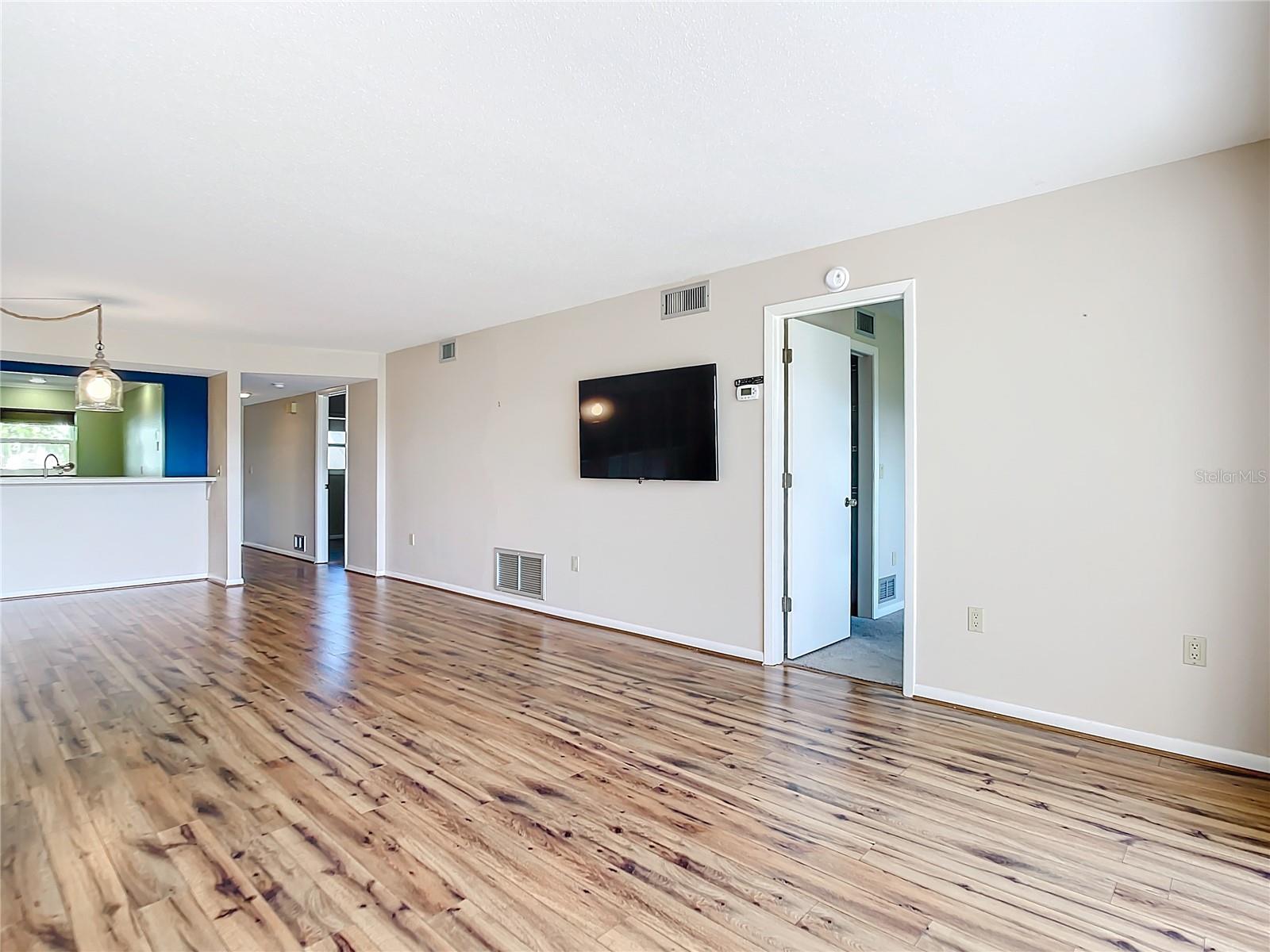 758 VILLAGE CIR #106, VENICE, FL, 34292