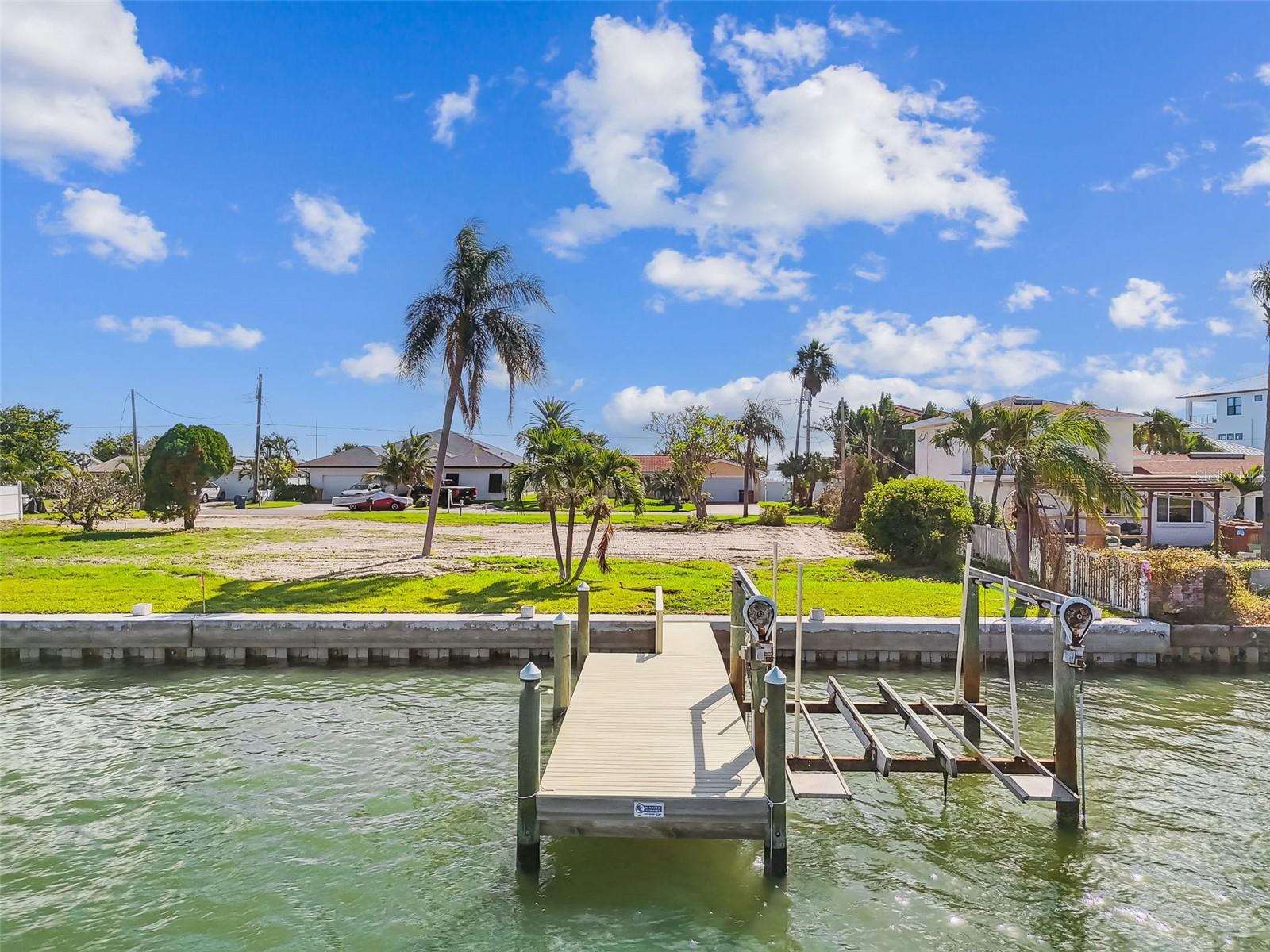 568 JOHNS PASS AVE, MADEIRA BEACH, FL, 33708
