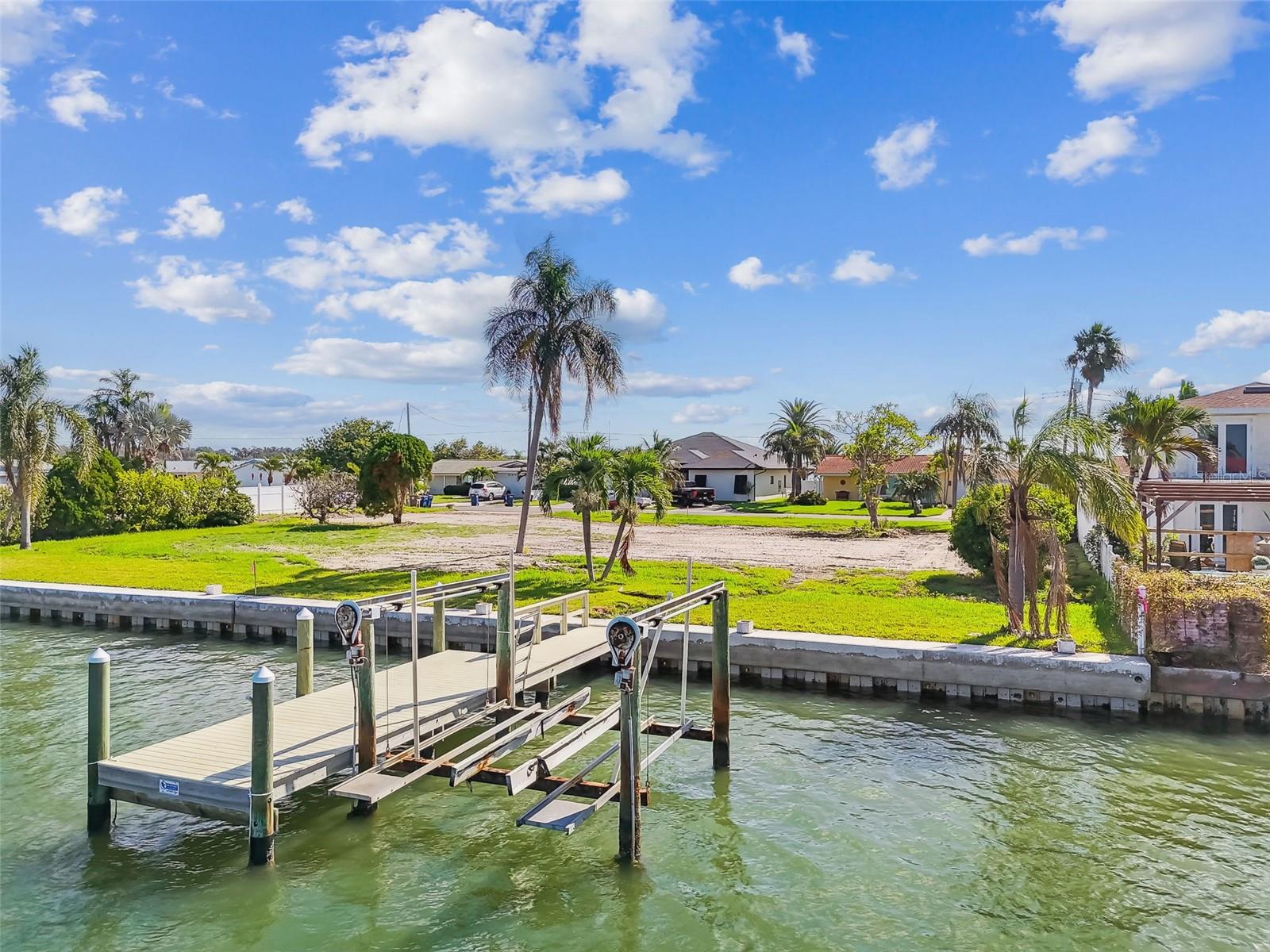 568 JOHNS PASS AVE, MADEIRA BEACH, FL, 33708