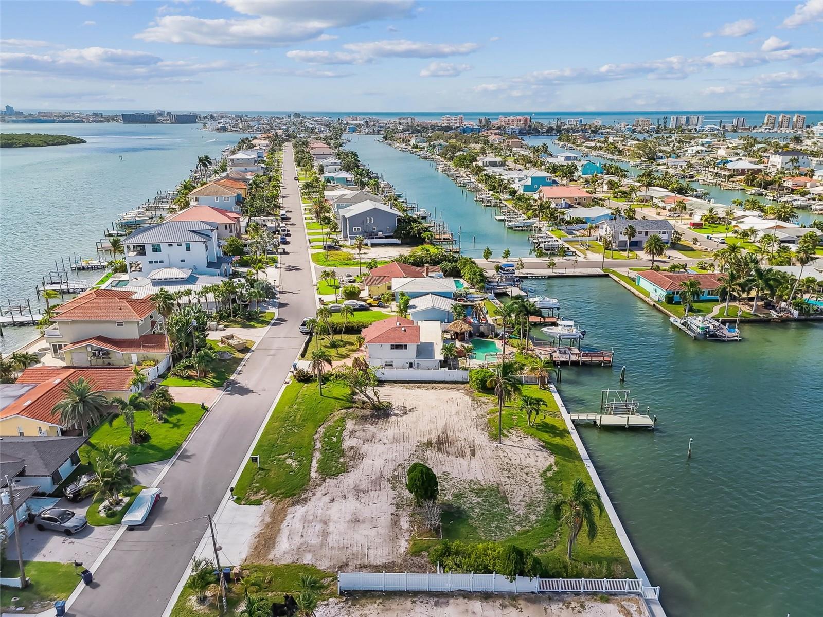568 JOHNS PASS AVE, MADEIRA BEACH, FL, 33708