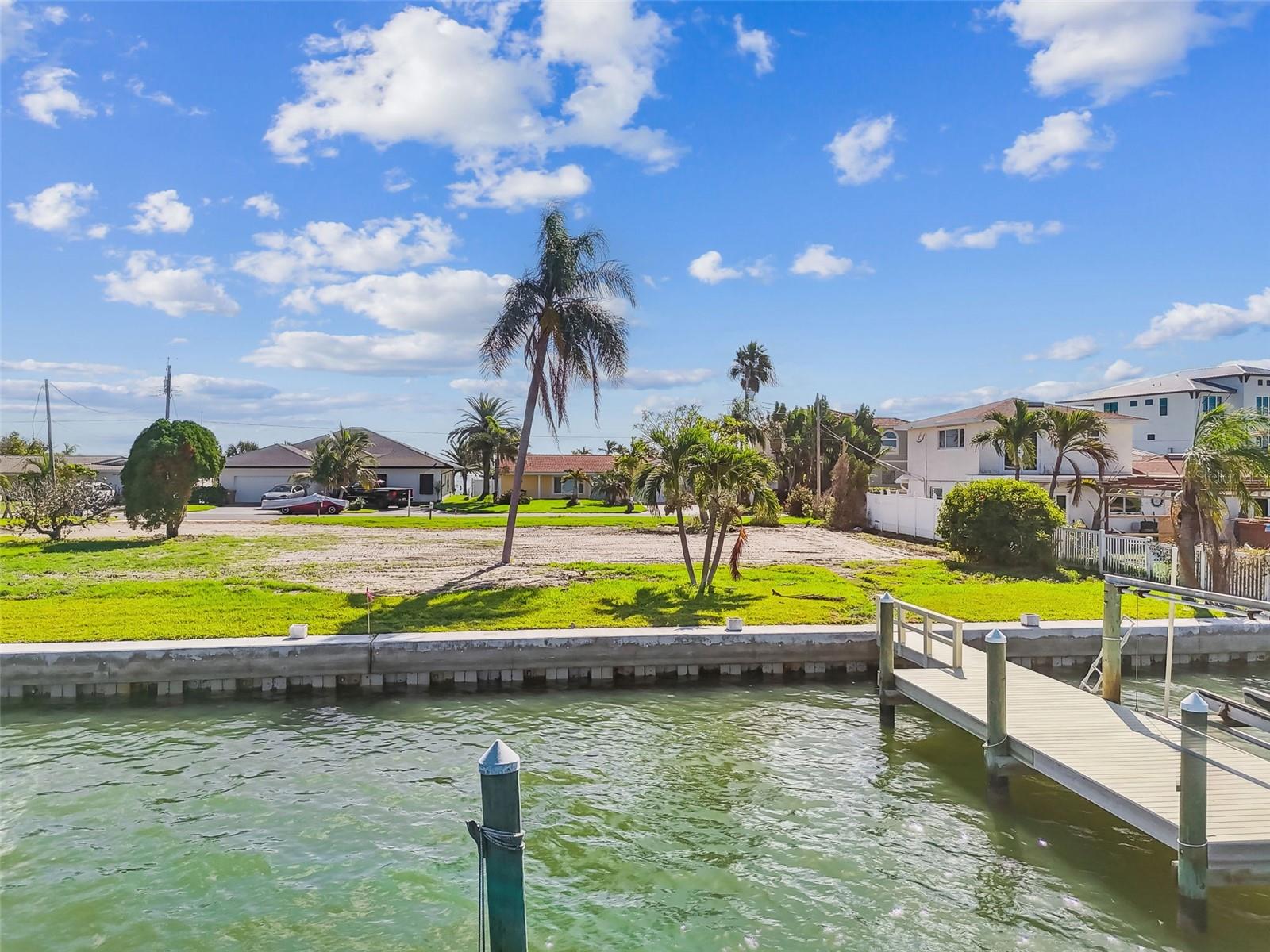 568 JOHNS PASS AVE, MADEIRA BEACH, FL, 33708