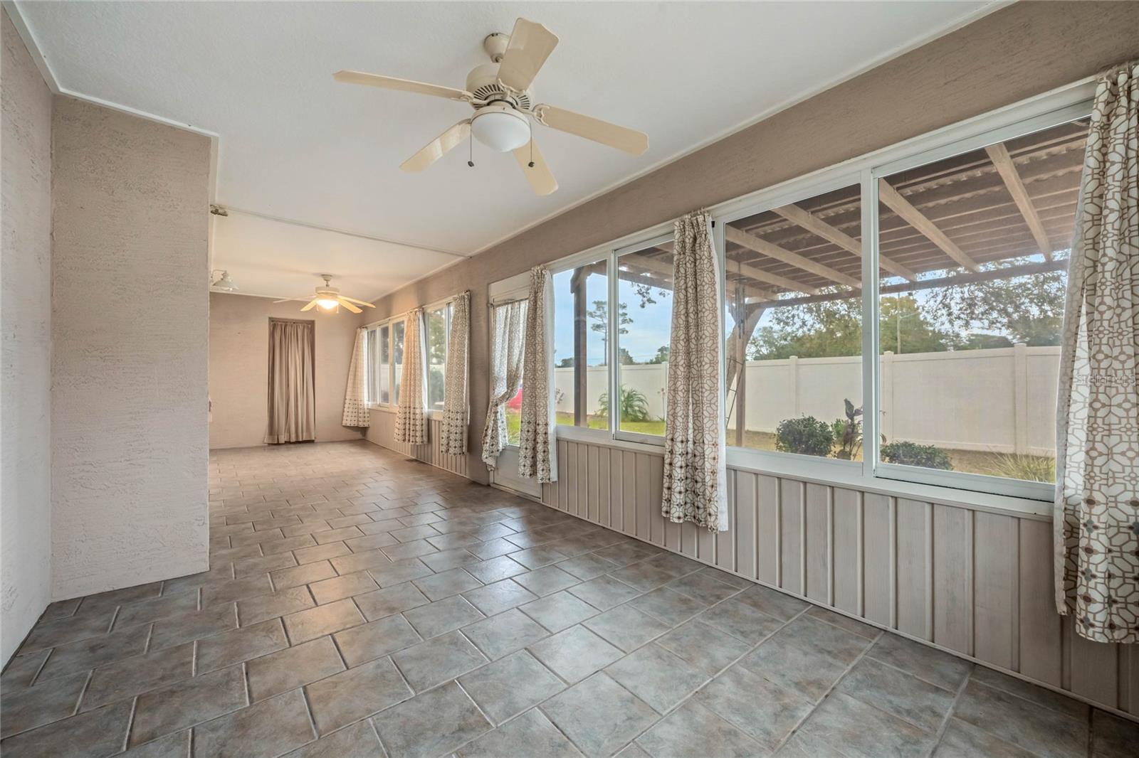 572 SHERWOOD OAKS RD, ORANGE CITY, FL, 32763