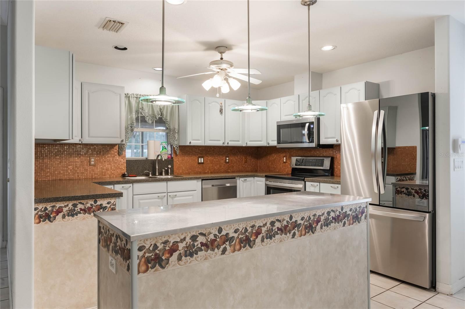 572 SHERWOOD OAKS RD, ORANGE CITY, FL, 32763