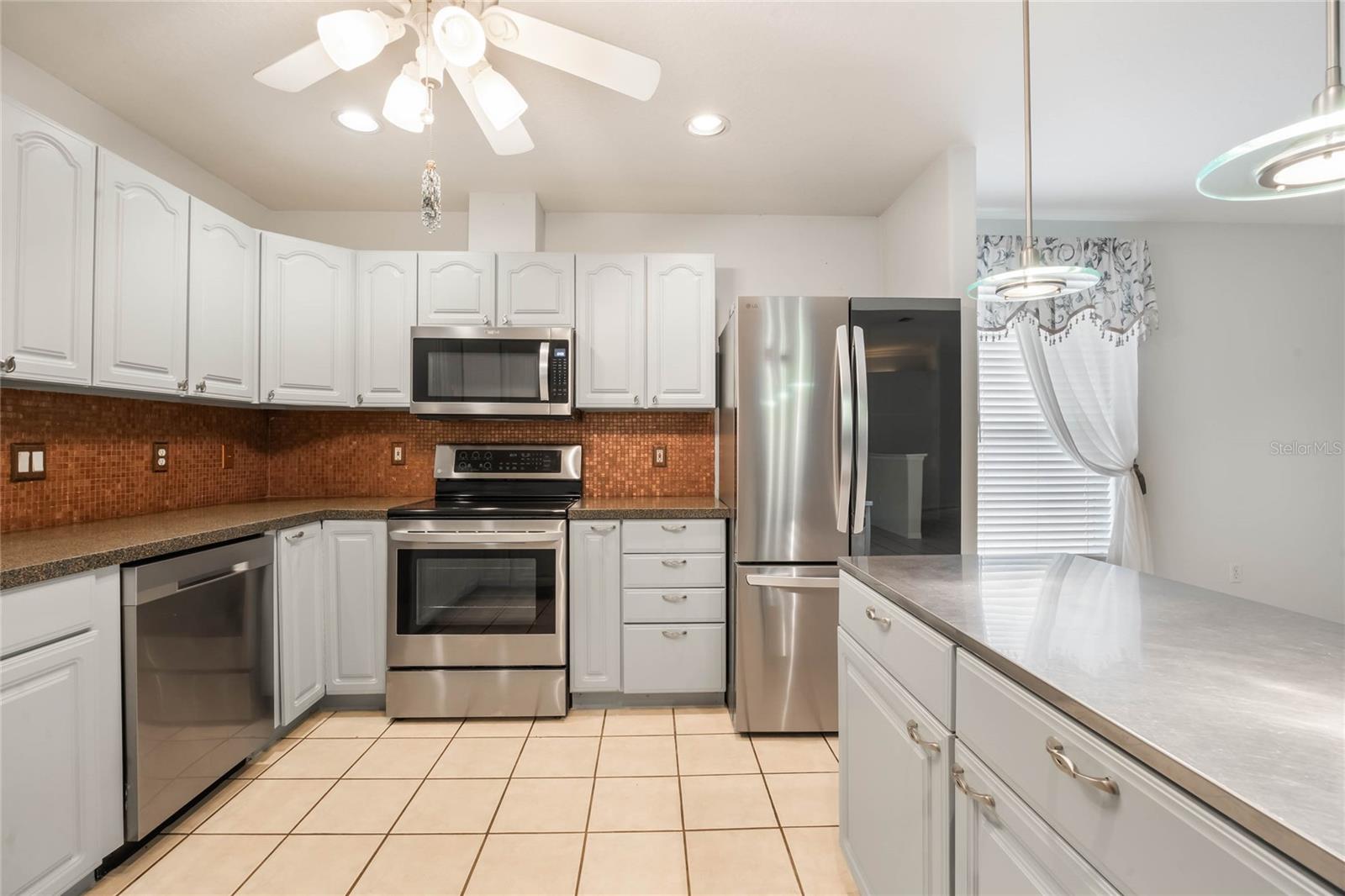 572 SHERWOOD OAKS RD, ORANGE CITY, FL, 32763