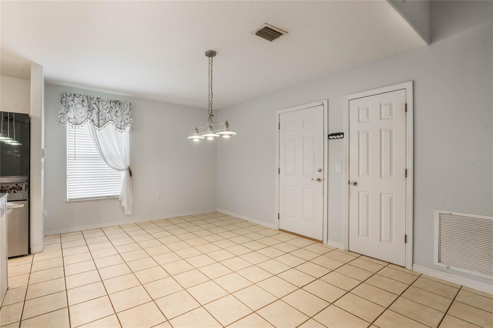 572 SHERWOOD OAKS RD, ORANGE CITY, FL, 32763