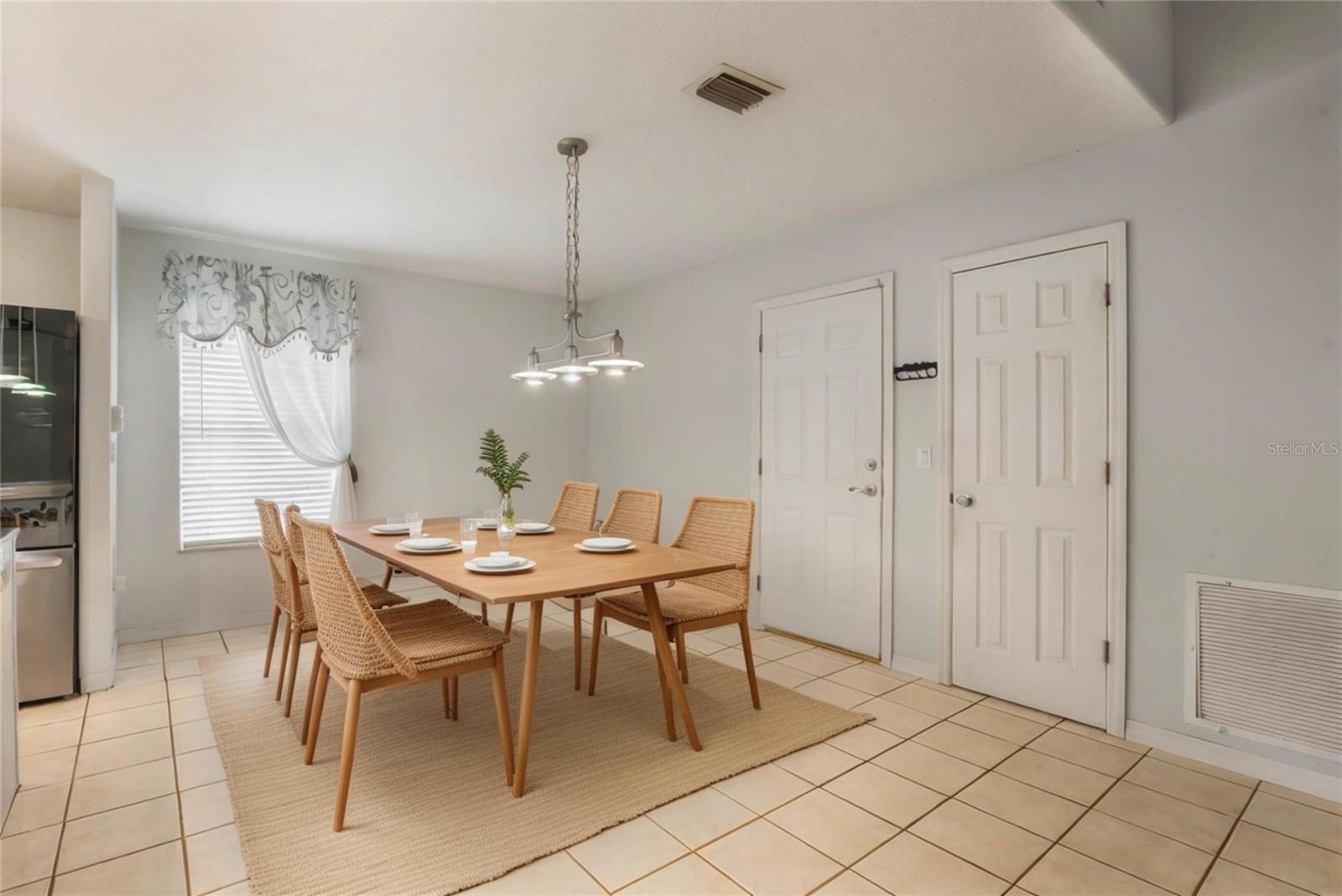 572 SHERWOOD OAKS RD, ORANGE CITY, FL, 32763
