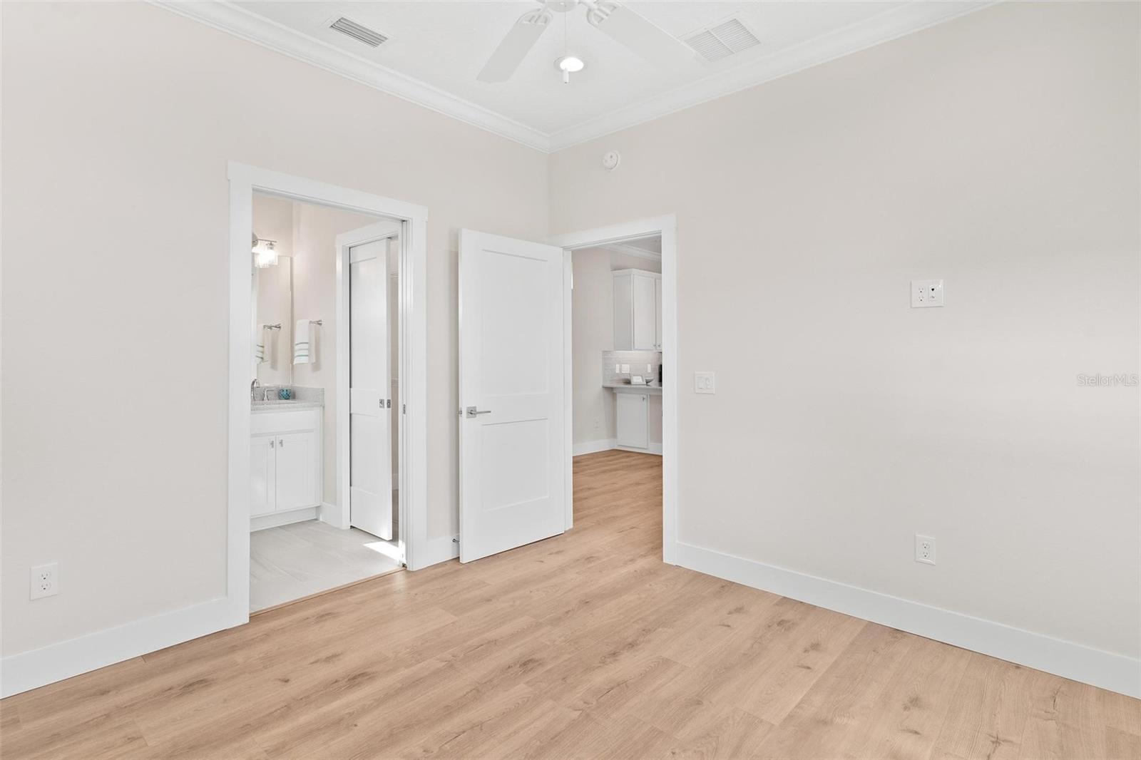 12071 LAKESHORE WAY, OXFORD, FL, 34484