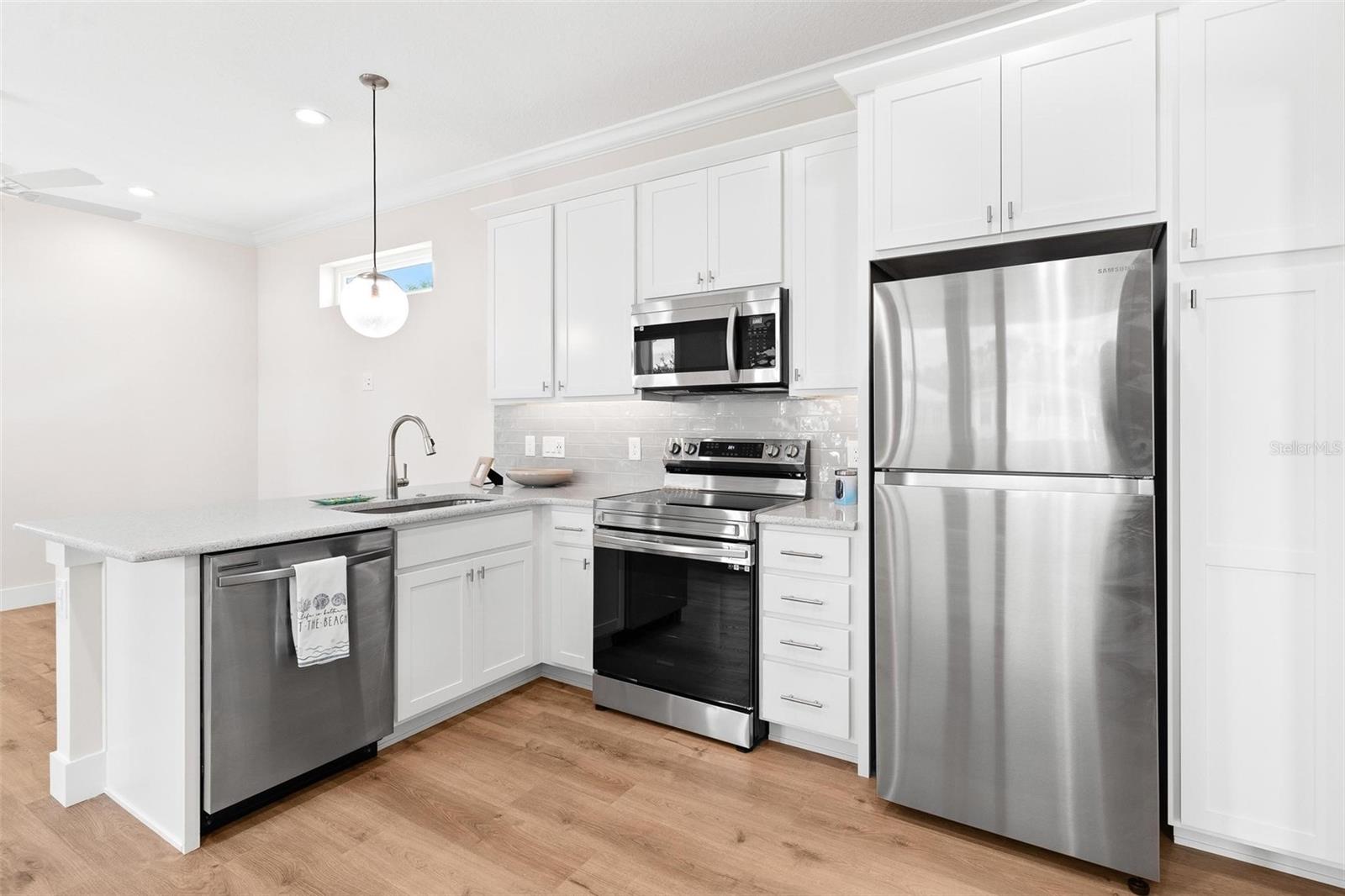 12071 LAKESHORE WAY, OXFORD, FL, 34484