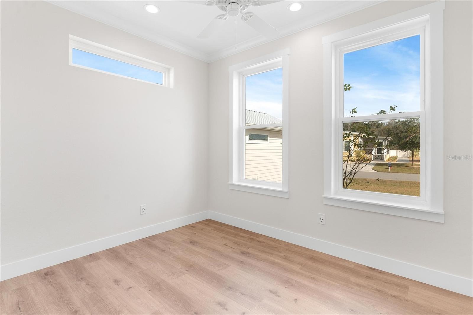 12071 LAKESHORE WAY, OXFORD, FL, 34484