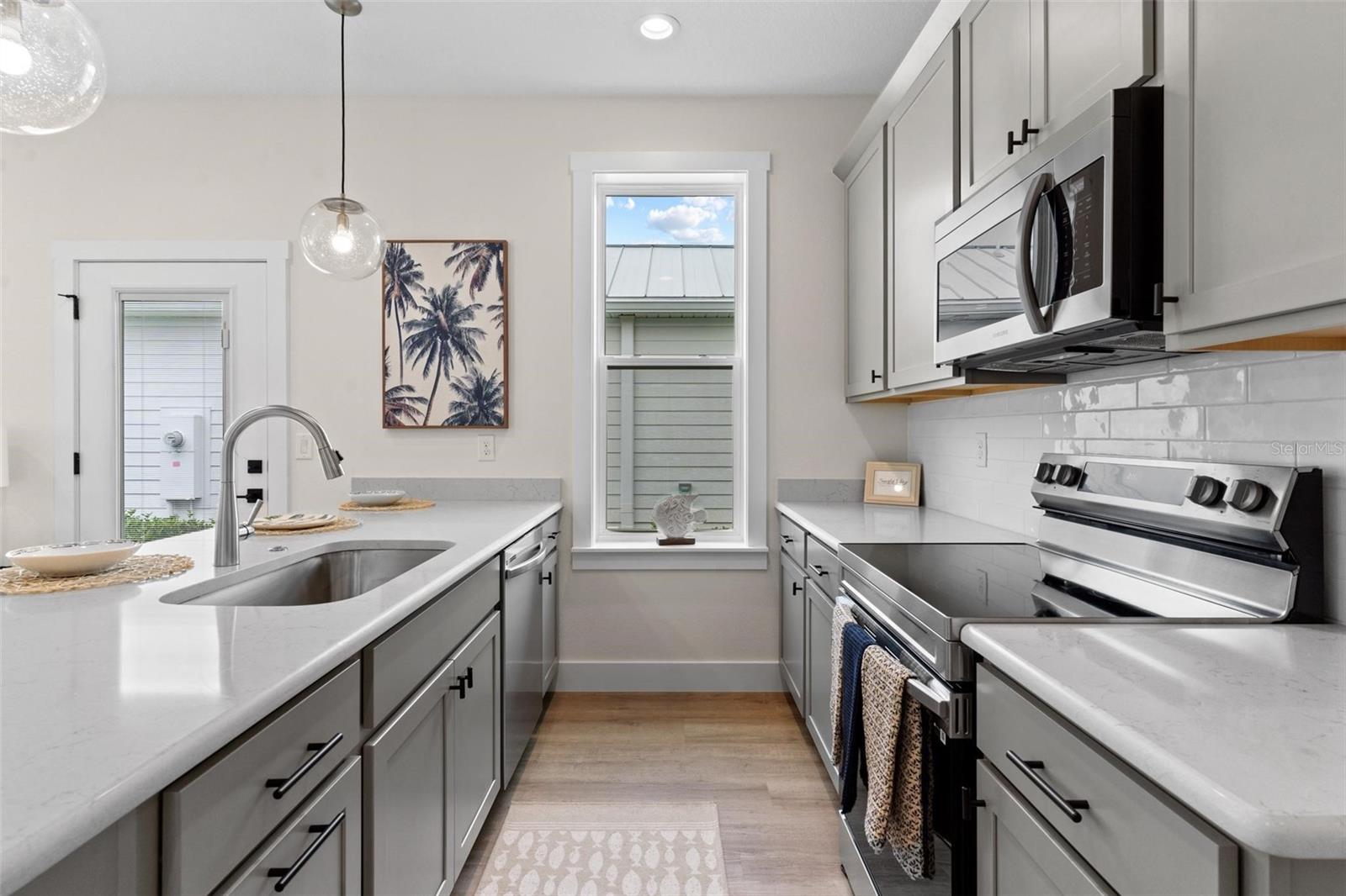 12078 LAKESHORE WAY, OXFORD, FL, 34484