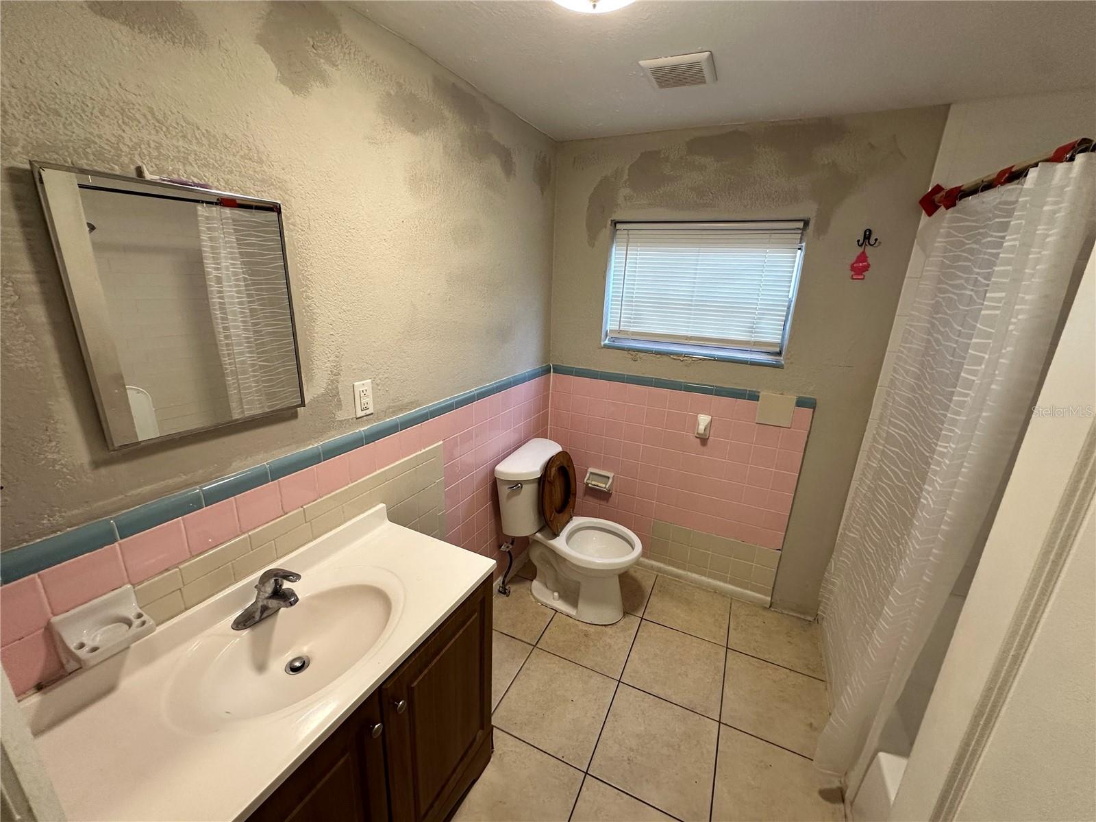 2331 W SAINT JOHN ST, TAMPA, FL, 33607