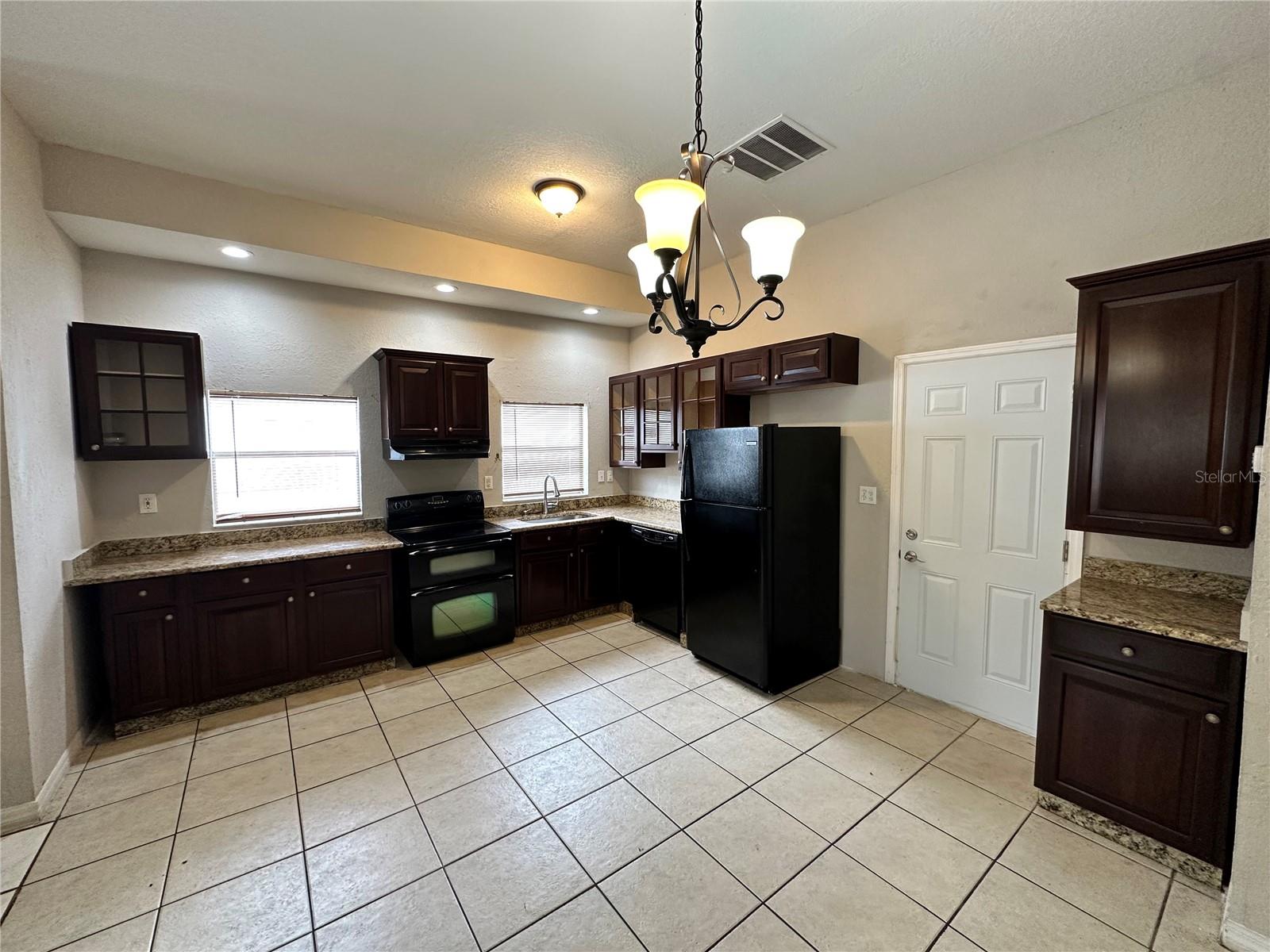 2331 W SAINT JOHN ST, TAMPA, FL, 33607
