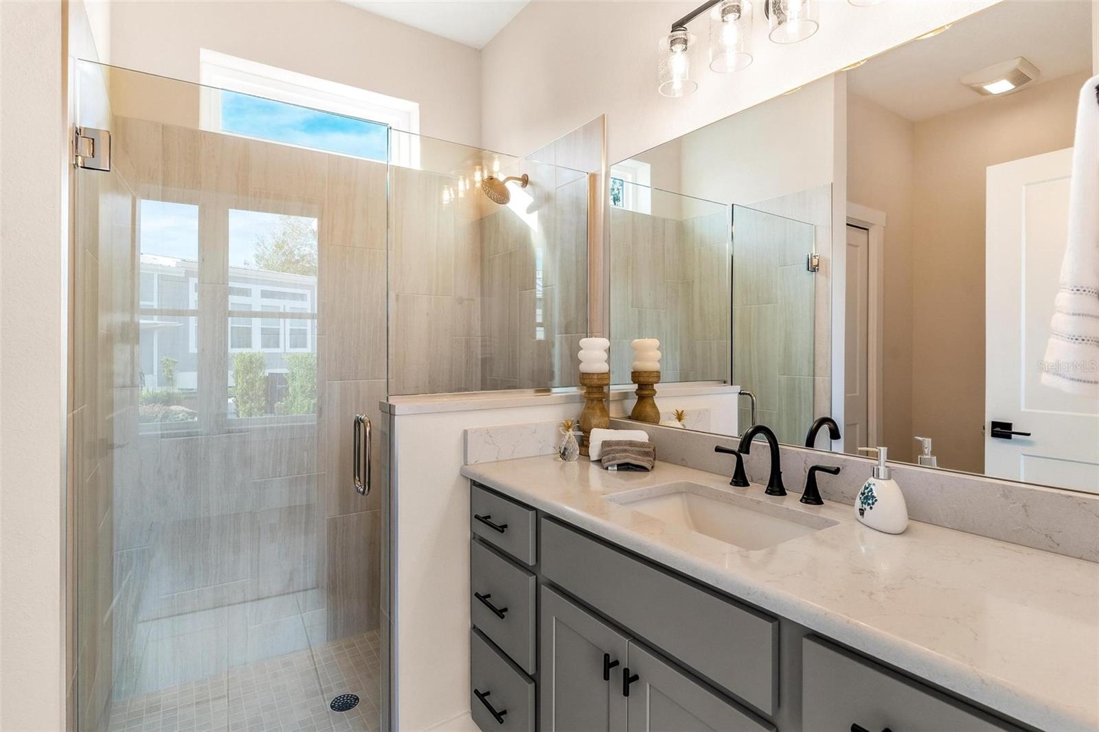 12043 LAKESHORE WAY, OXFORD, FL, 34484