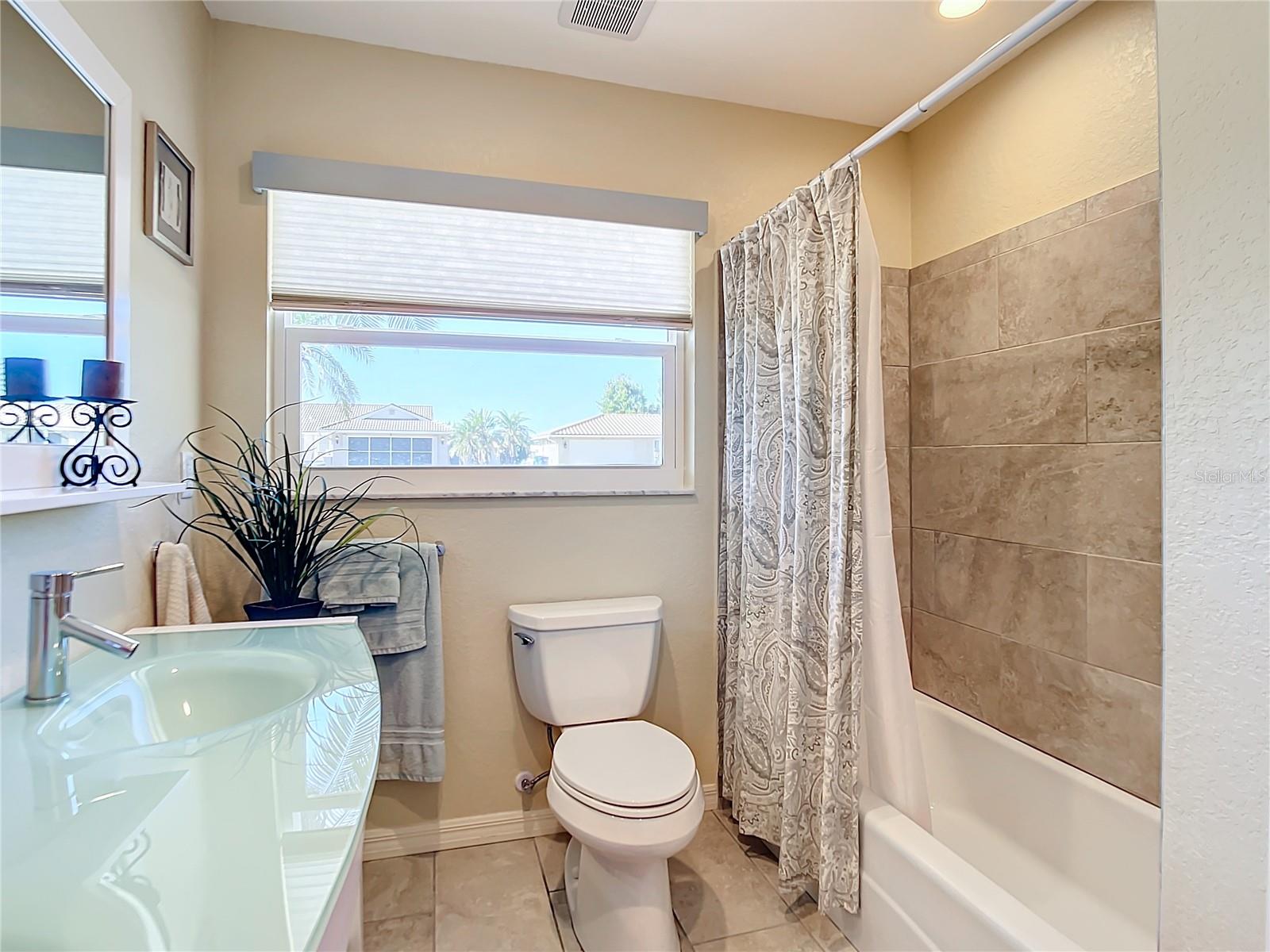4 WINDSOR DR, ENGLEWOOD, FL, 34223