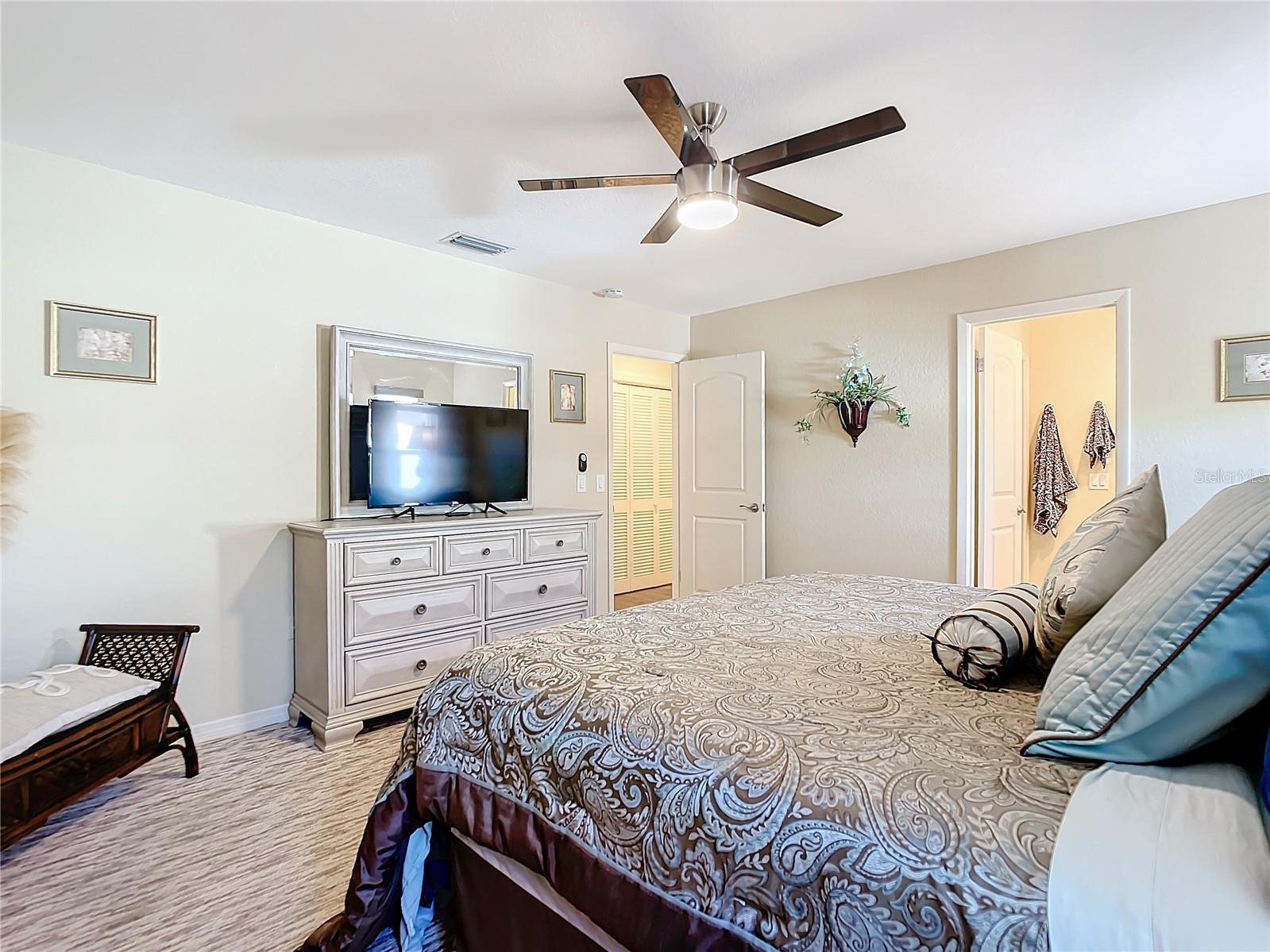 4 WINDSOR DR, ENGLEWOOD, FL, 34223