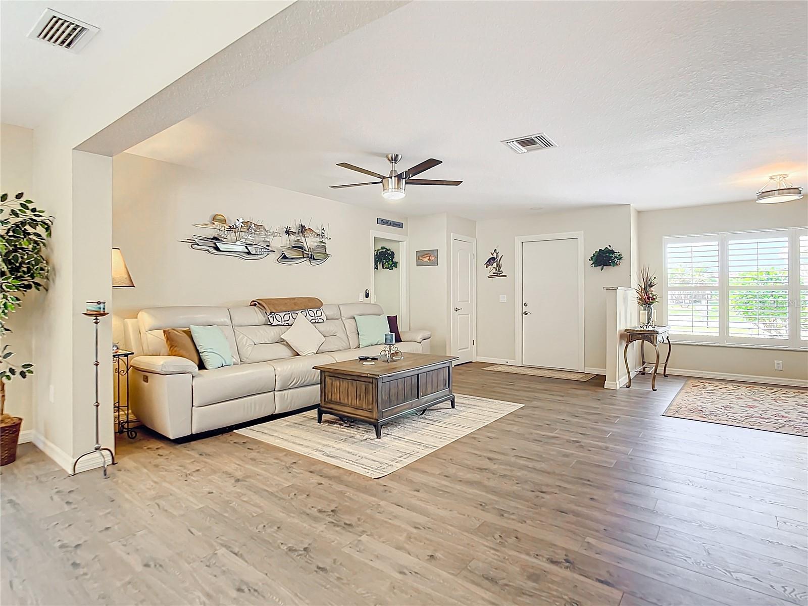 4 WINDSOR DR, ENGLEWOOD, FL, 34223