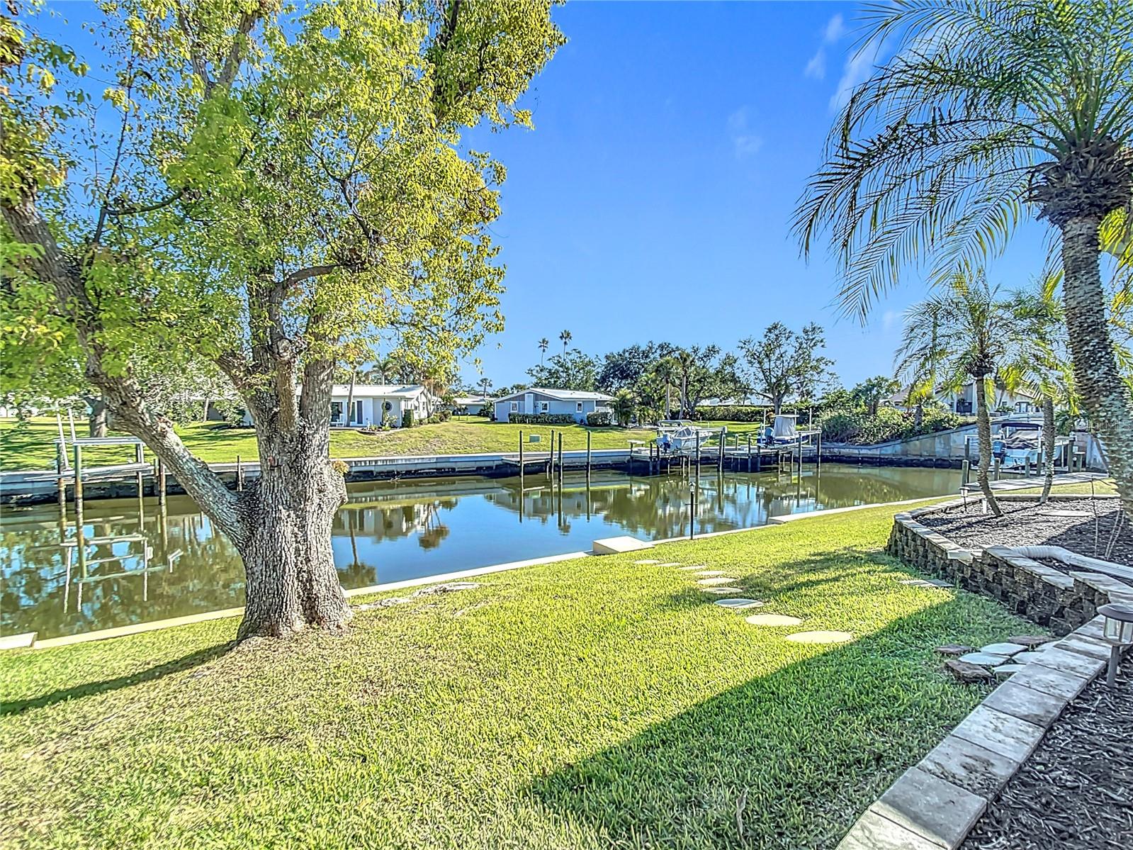 4 WINDSOR DR, ENGLEWOOD, FL, 34223