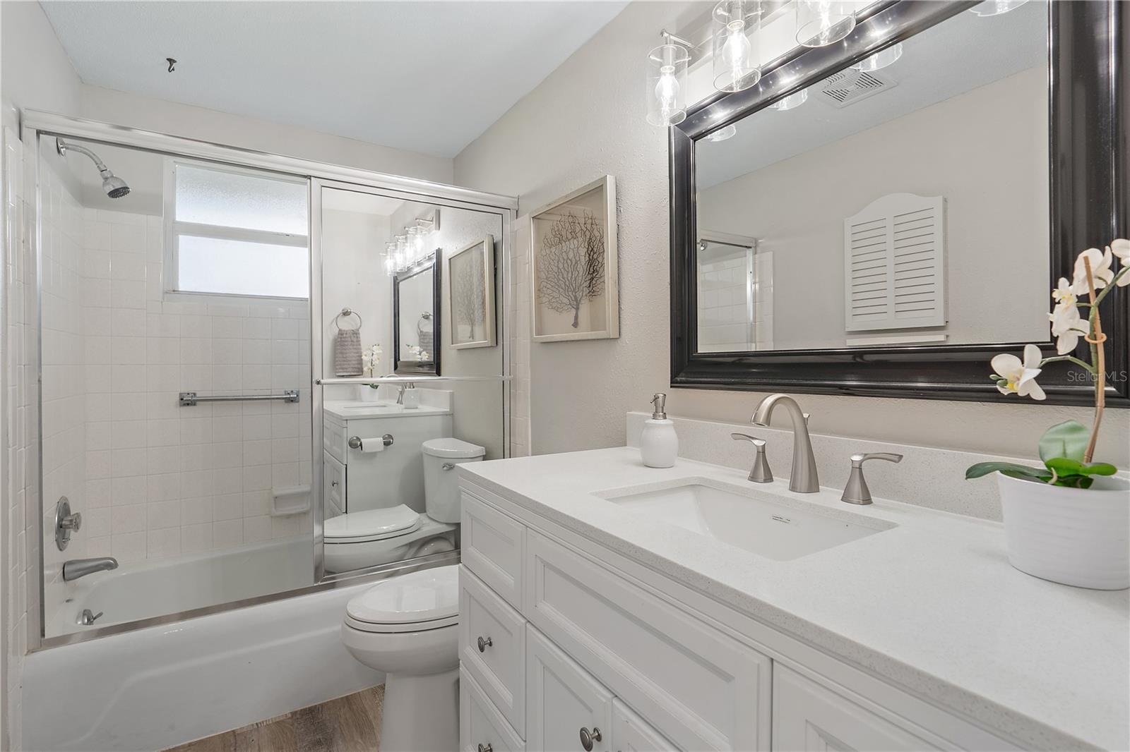1200 LAUREL AVE, VENICE, FL, 34285
