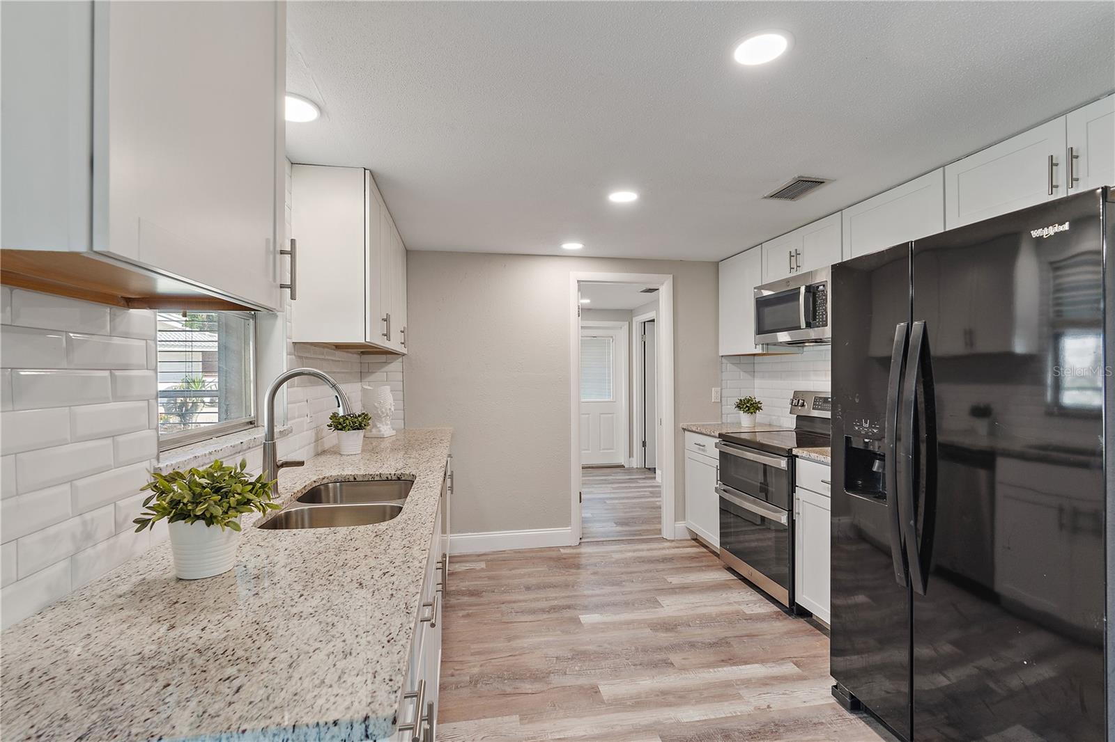 1200 LAUREL AVE, VENICE, FL, 34285